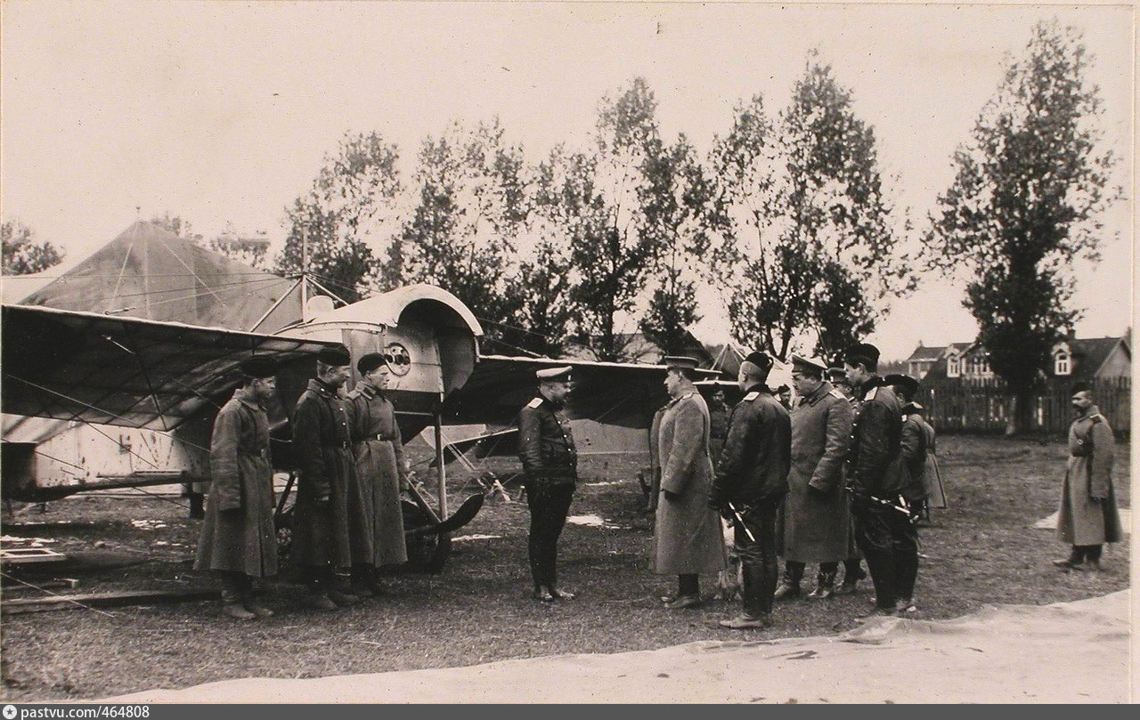 1915 год. Аэропорт 1915. Нижние чины Авиация Гатчина 1915 год. Псковская Авиационная рота 1 мировой. Авиарота на первой мировой войне.