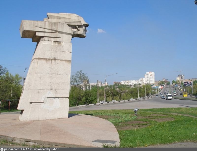 Запорожский википедия. Памятник тревожной молодости Запорожье. Памятник тревожная Юность Запорожье. Запорожье монумент.