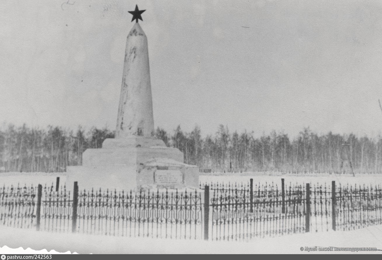 Картинки обелиск в лесу