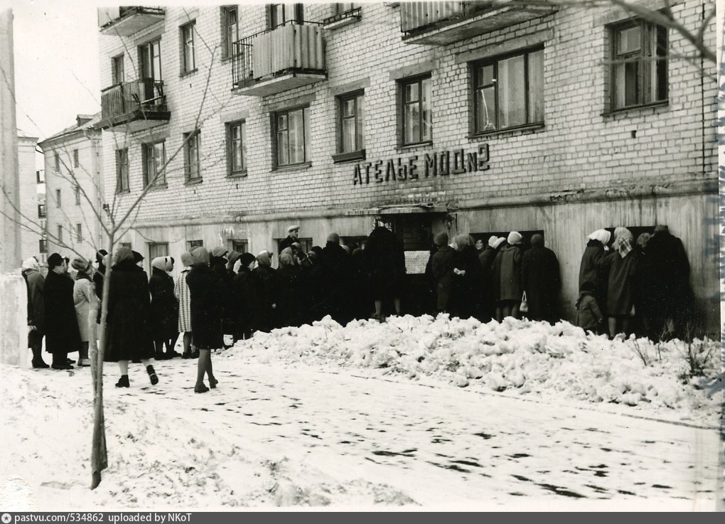 Льва толстого пермь. Березники ретро. Льва Толстого 80 Березники. Березники в 1990. Березники улица Авангард Березники.