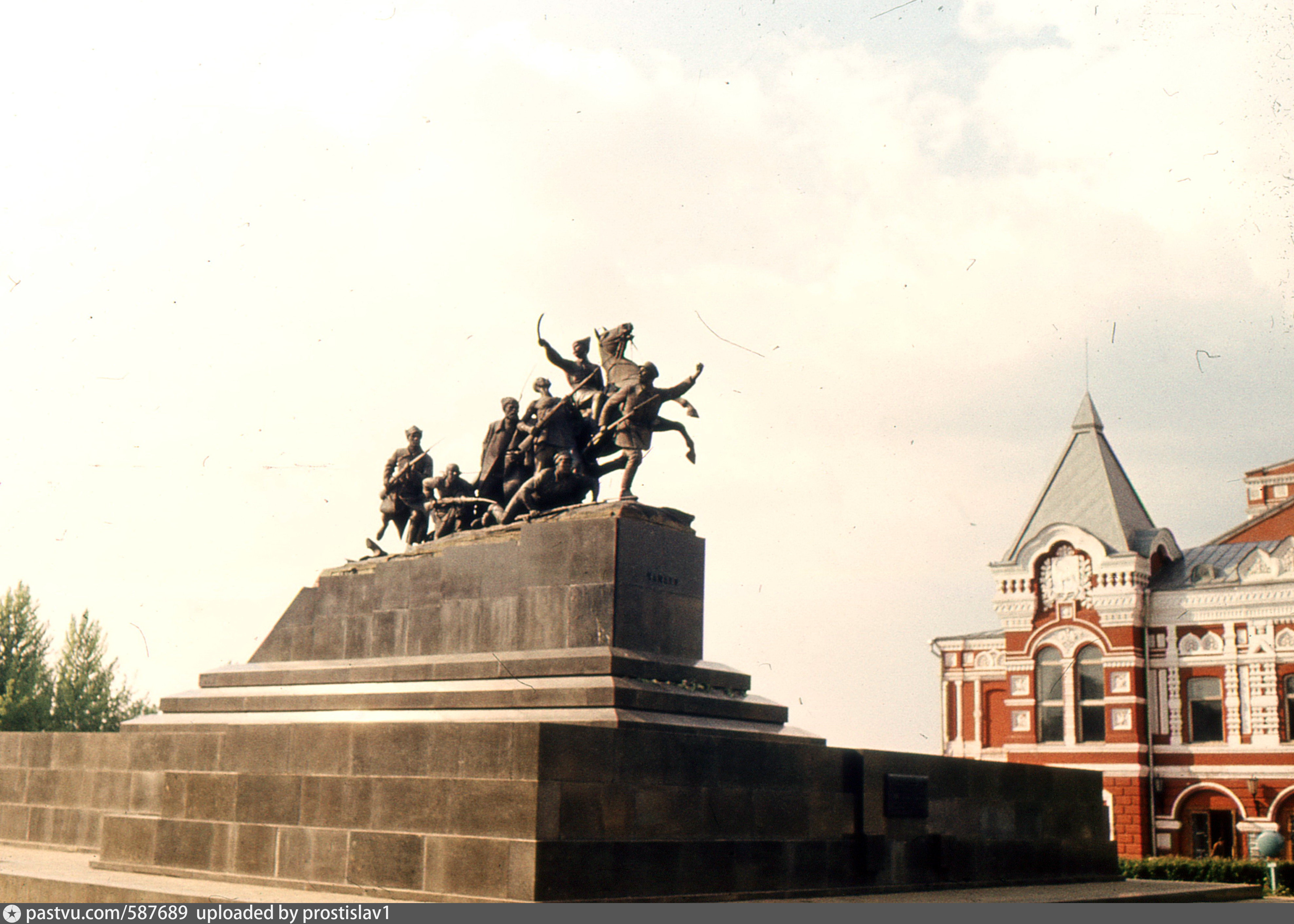 памятник чапаеву в санкт петербурге