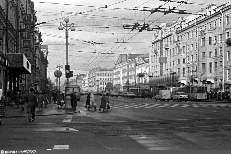 Смоленская улица санкт петербург. Санкт-Петербург Московский проспект 90-е. Лиговский проспект 80-е. Светлановская площадь 1970. Светлановская площадь 1975.