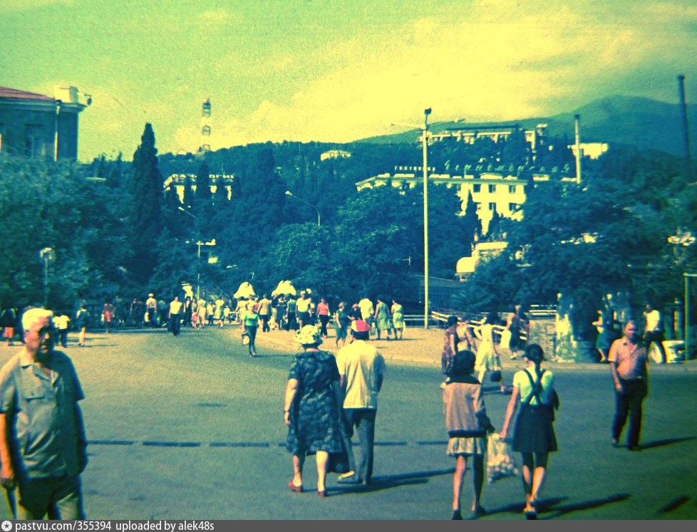 Алушта ссср. Площадь Советская Алушта. Алушта 1990 год. Старая Алушта сквер. Алушта при СССР.