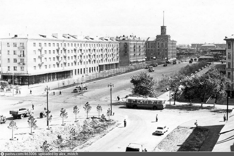 Ленинградский территория. Омск Ленинградская площадь 2. Г. Омск Ленинградская площадь. Фотографии старый Омск Ленинградская площадь. Омск площадь Ленина старое фото.