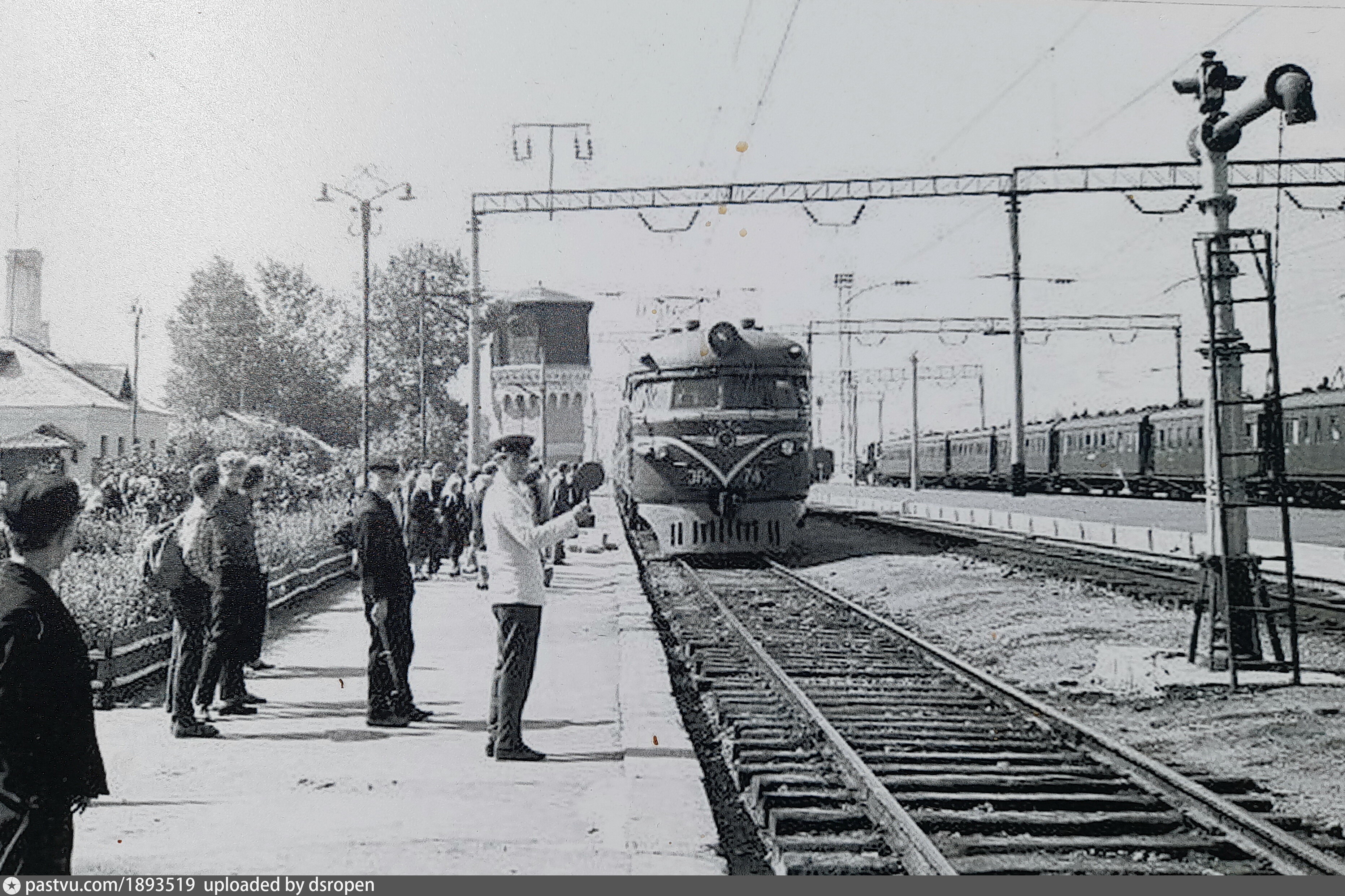 Пришли по прибытии поезда. Прибытие поезда на станцию Узловая. Прибытие поезда на станцию конечная. Прибытие поезда в Саров. Pastvu 1961320.
