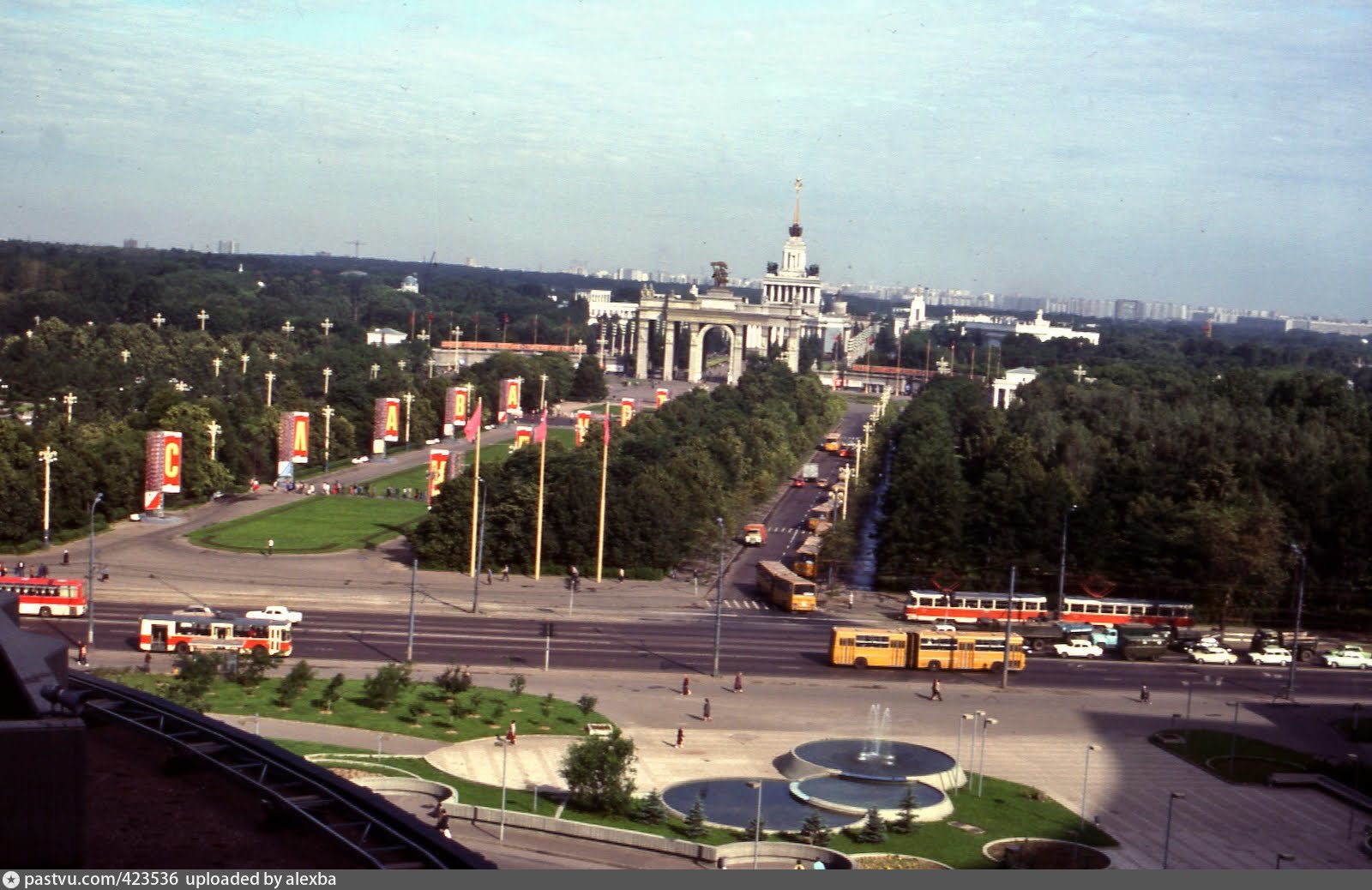 вид из гостиницы космос москва