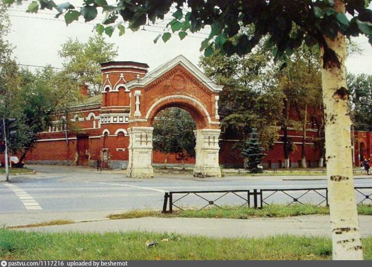 Таганский парк с Покровским монастырем. Ждановский парк Москвы Таганка. Ждановский Церковь.