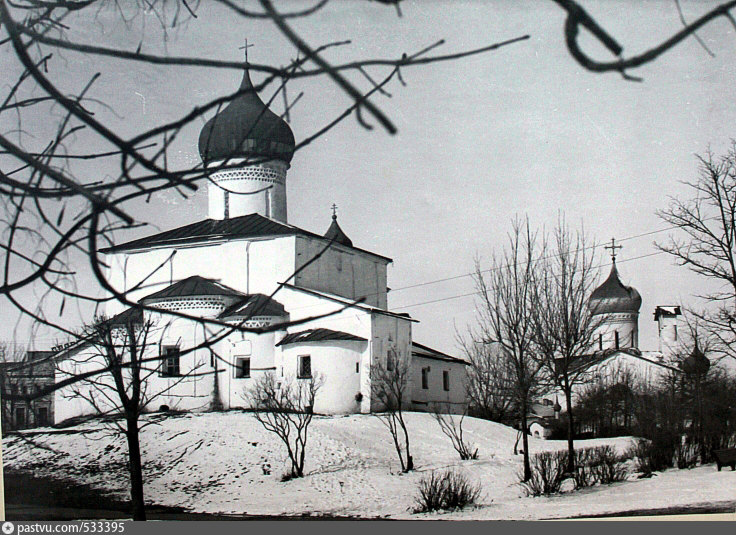 Псковская Церковь Василия зимой