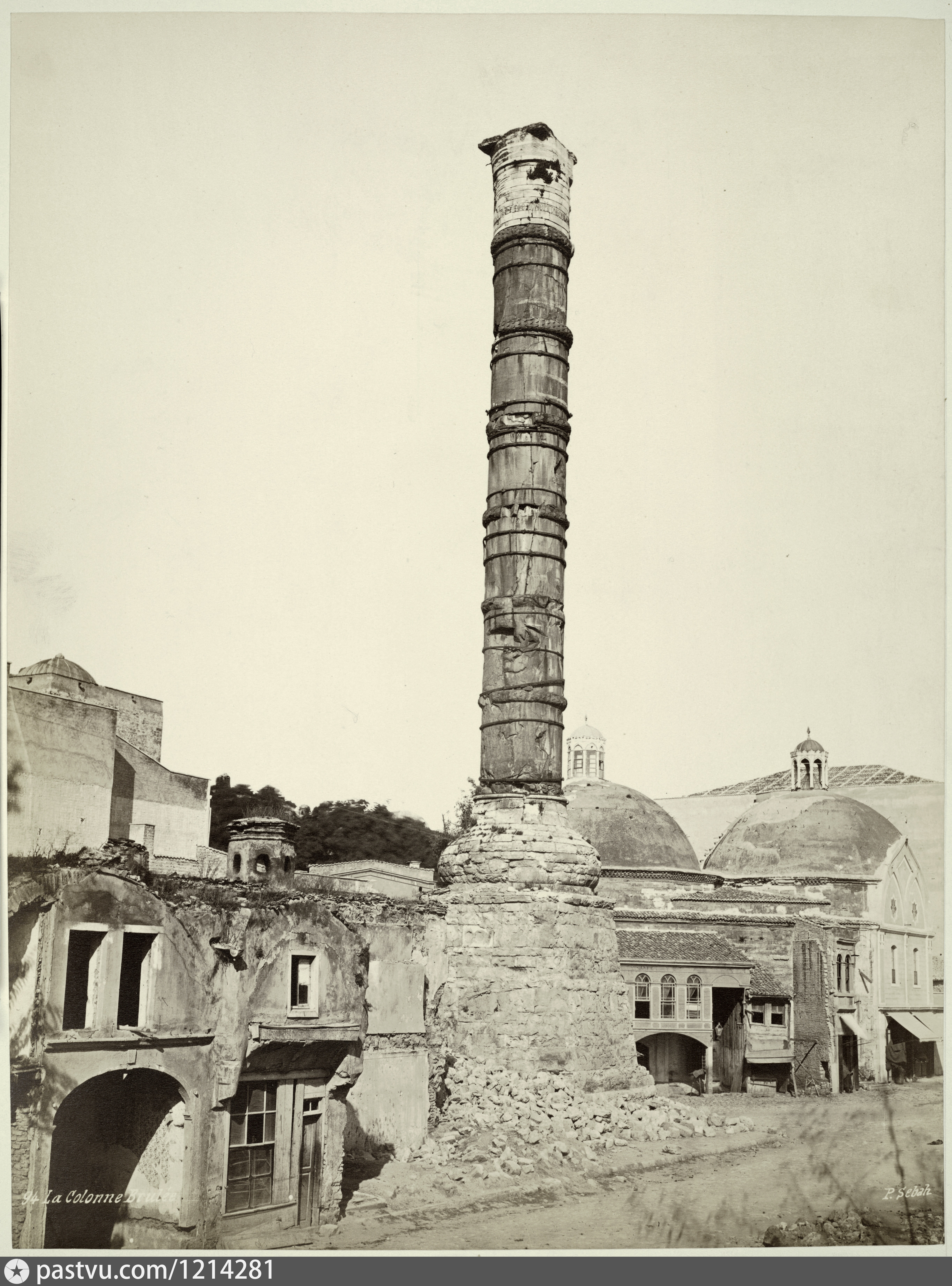 колонна константина византия. колонна чемберлиташ в стамбуле. колонна константина в константинополе. колонна константина (çemberlitaş sütunu). конная статуя юстиниана константинополь.