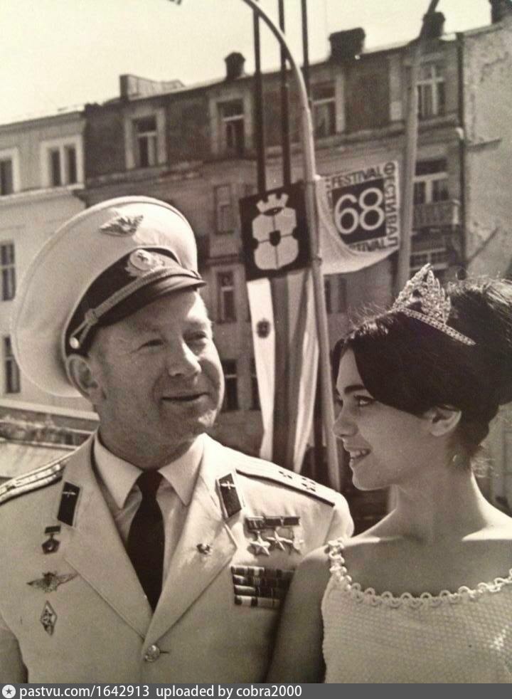 Леонов космонавт с женой фото