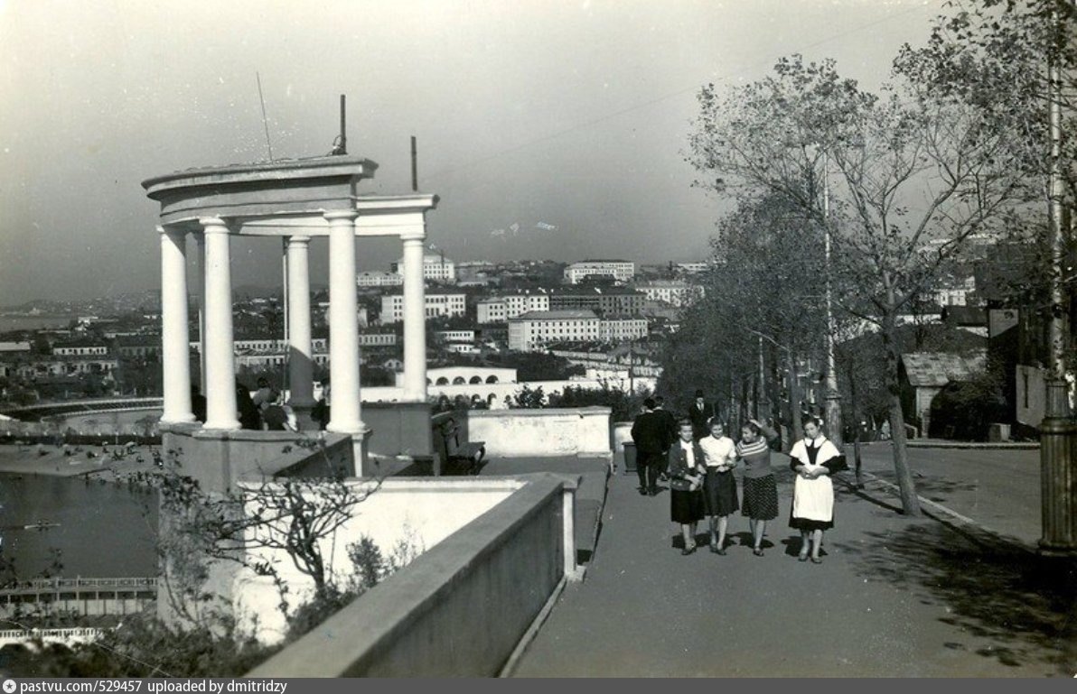 Владивосток 1960. Владивосток в 60-е годы. Владивосток Старая набережная. Владивосток спортивная гавань 1960. Владивосток 1960 год.