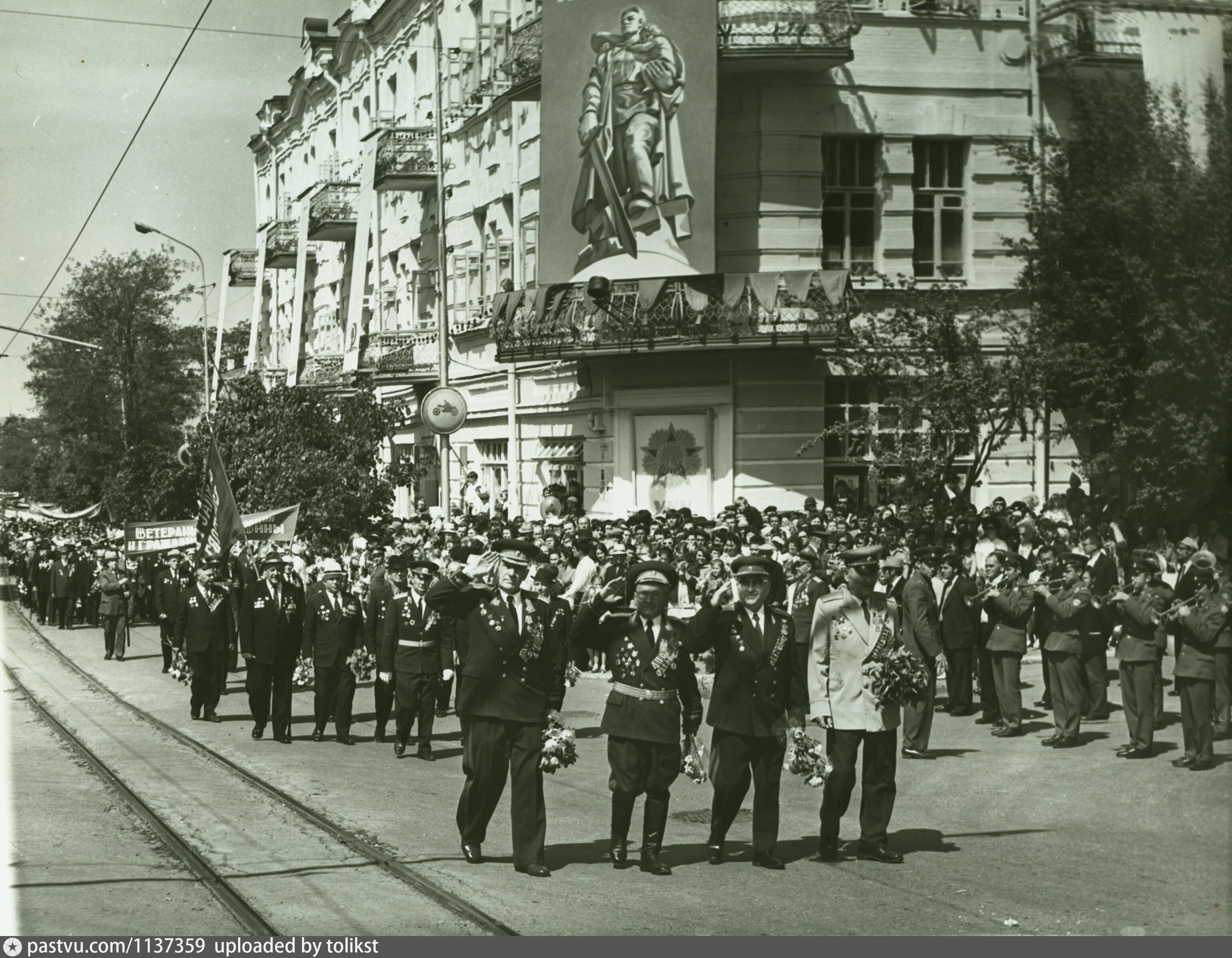 Старые события. Киров 1975. Проспект Кирова pastvu Саратов. Проспект Победы фото 1995.