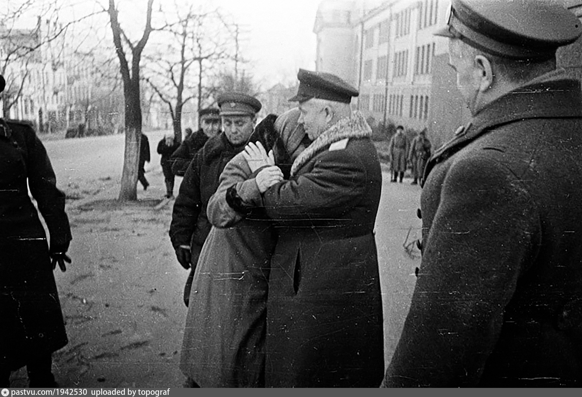 Освобождение Киева 1943. Никита Хрущев в Киеве 1943. 6 Ноября 1943 г советские войска освободили Киев. Освобождение Киева 1943 репродукции.