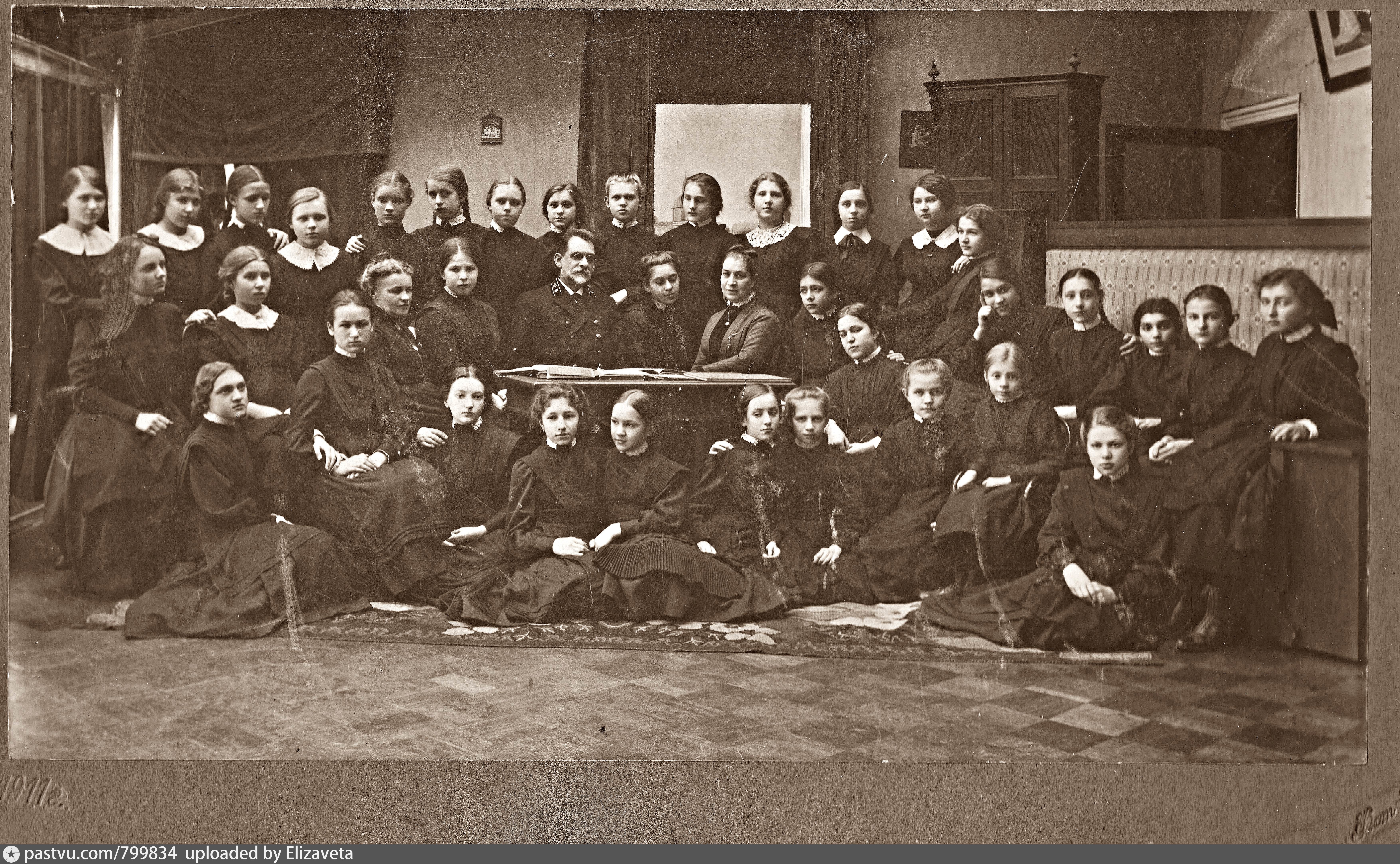 Сайт женской гимназии. Нарва женская гимназия 1912 год. Женская гимназия (Бузулук). Урюпинская женская гимназия 1911. Славянск женская гимназия 1911.