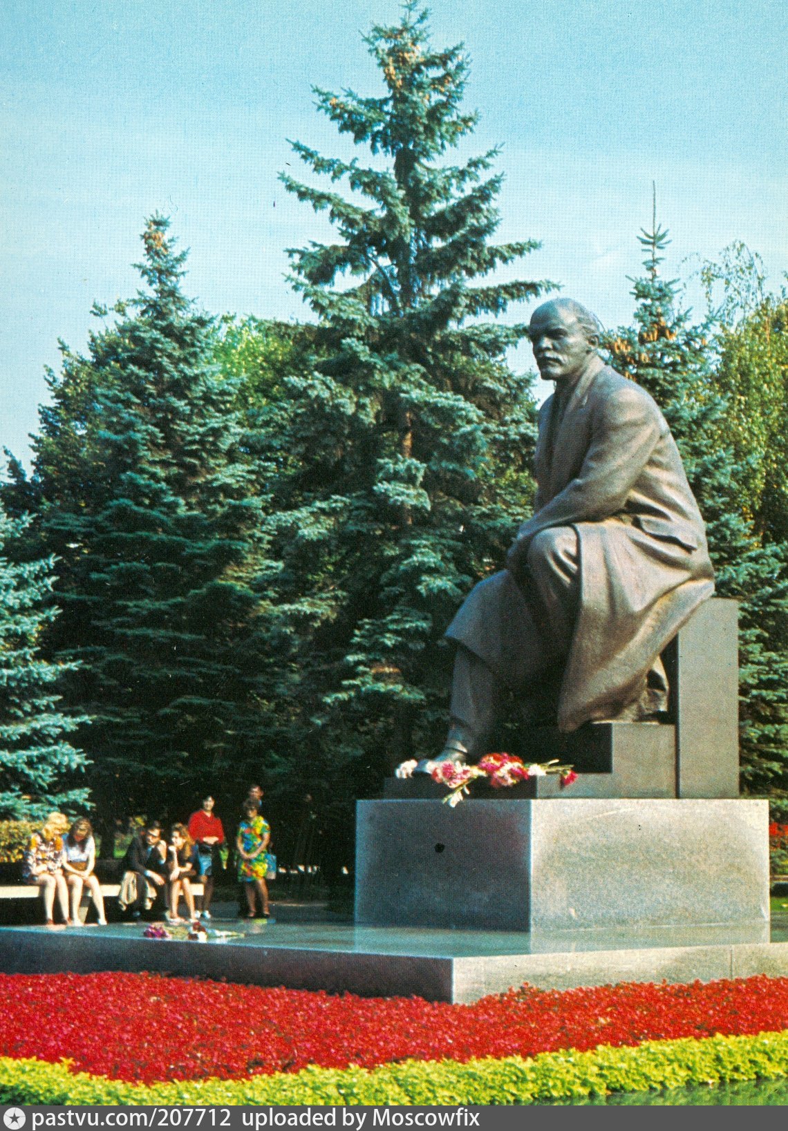памятник ленину в москве на октябрьской площади