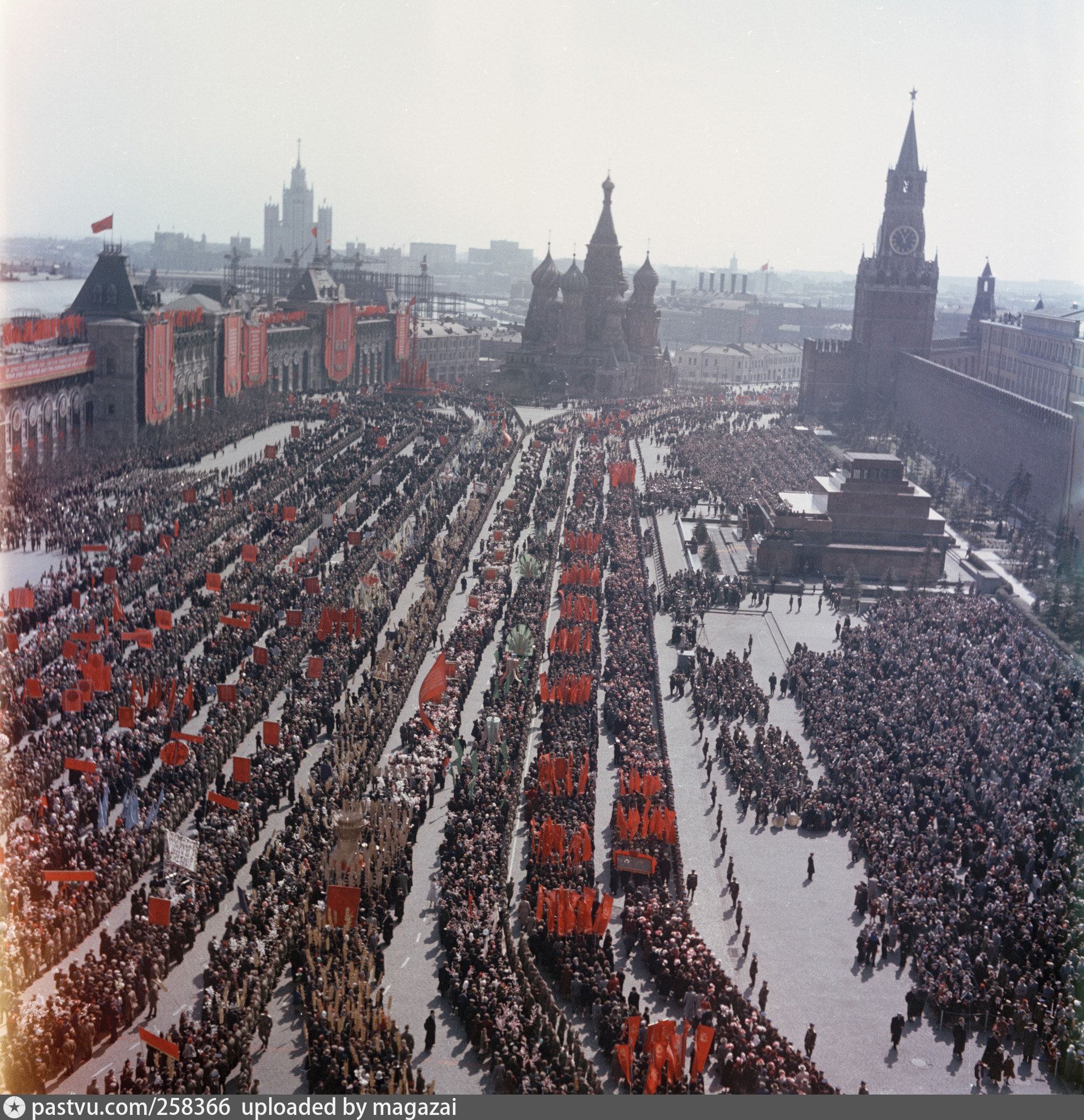 Советская площадь красная. Красная площадь в СССР 1950г. Москва Советский Союз красная площадь. Москва 1950-е красная площадь. Красная площадь 50е.