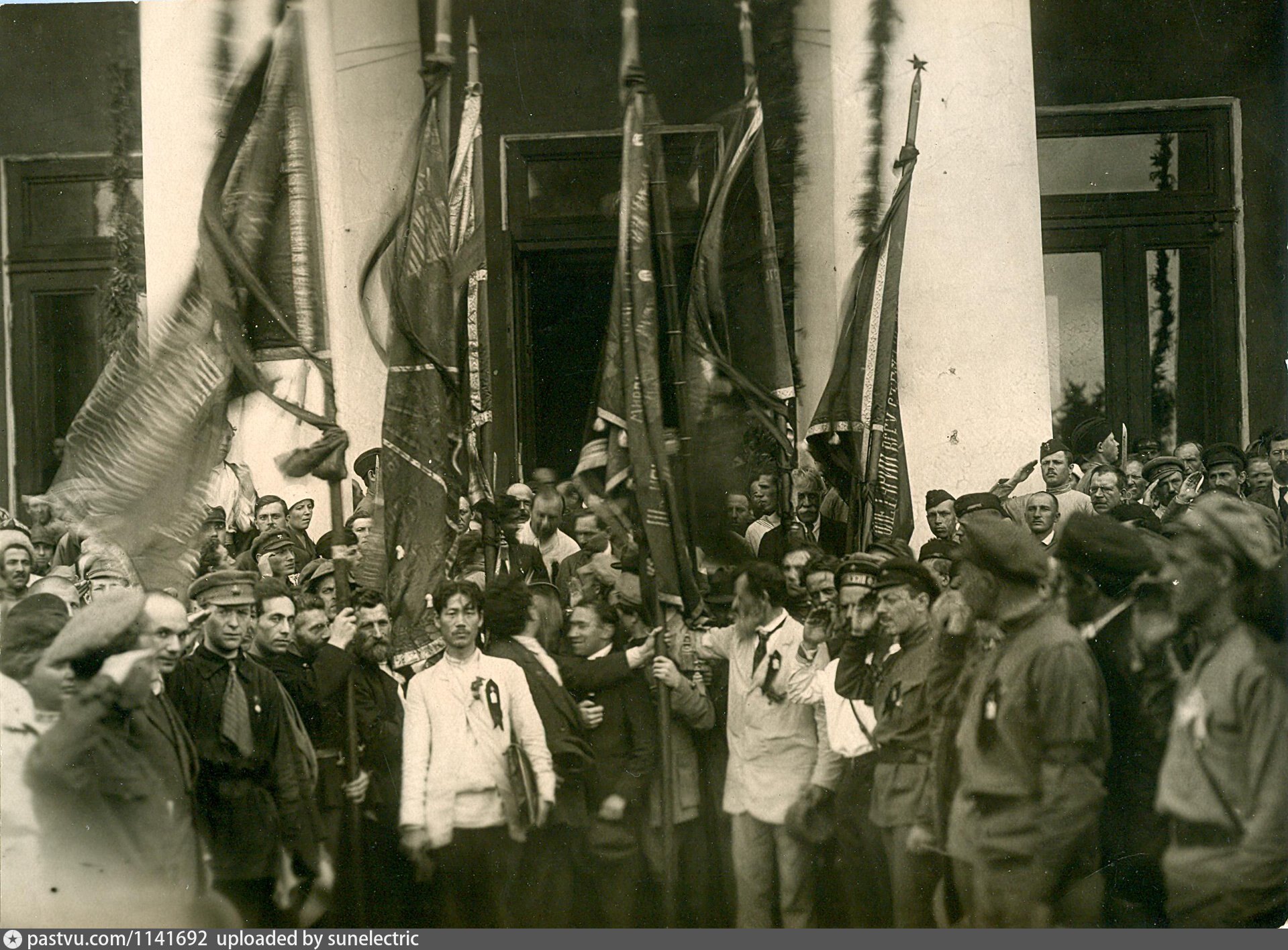 2 интернационал. Ленин конгресс Коминтерна 1920. На II конгрессе Коминтерна (1920. Второй конгресс Коминтерна. Делегаты II конгресса Коминтерна.