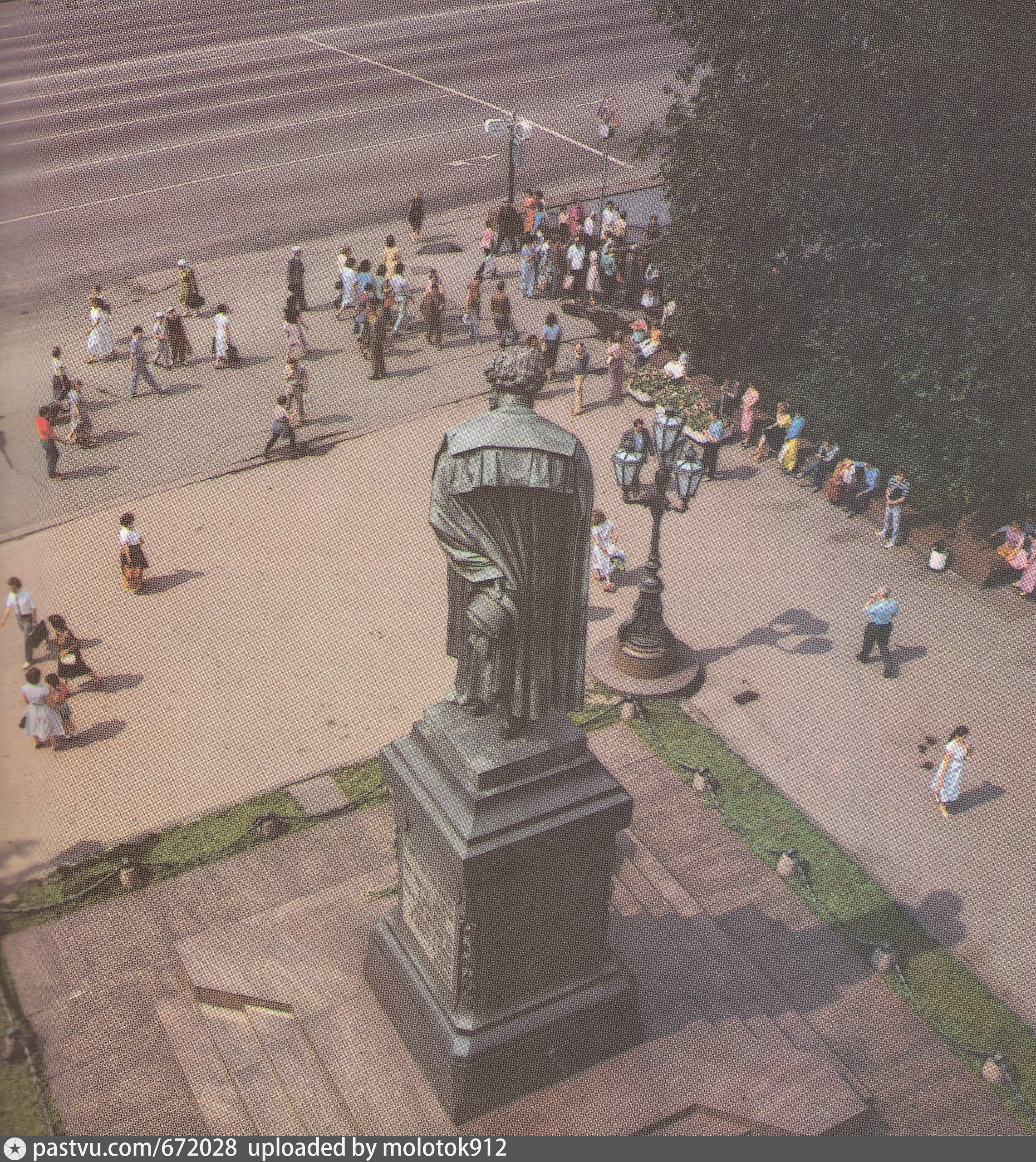 памятник пушкину в москве старые