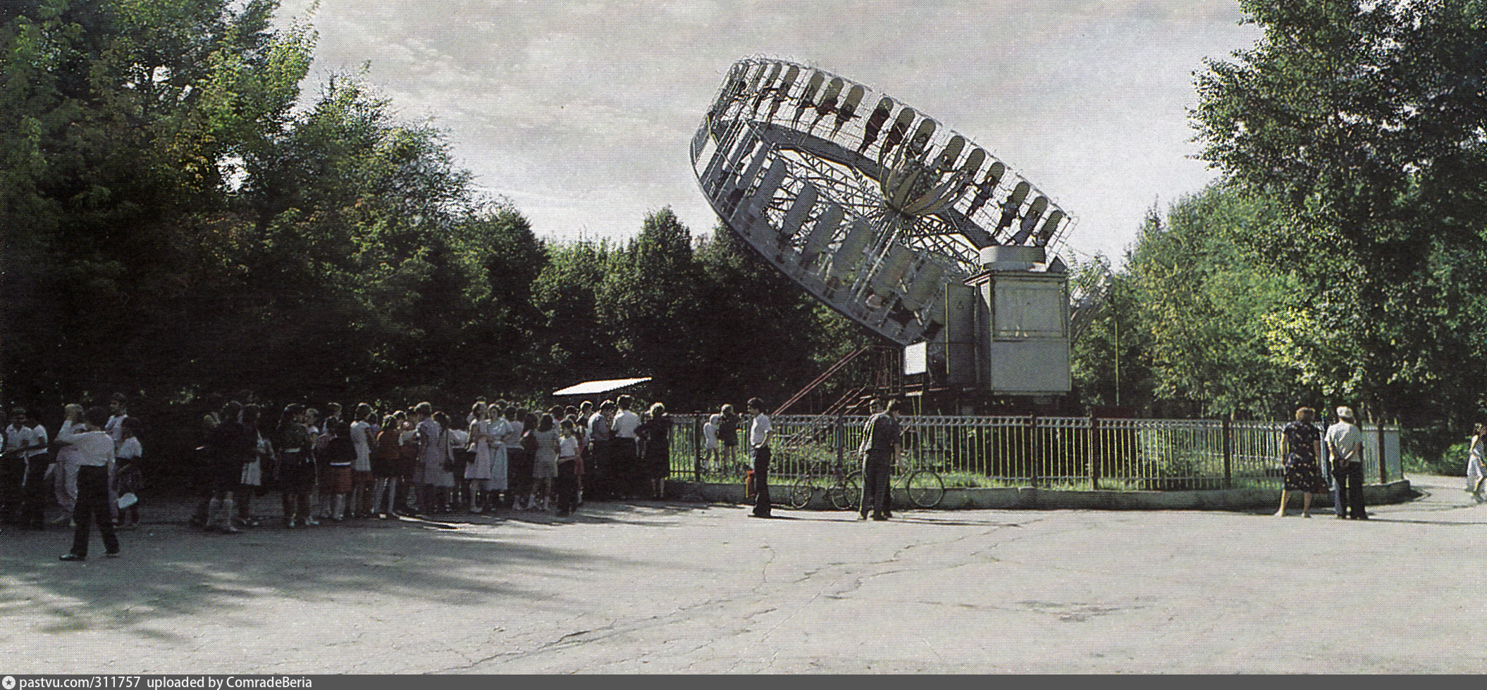 Парк гагарина парк победы. Парк Гагарина Самара 1990 год. Парк имени Гагарина Куйбышев 1980. Куйбышев парк 50 летия октября СССР. Парк Гагарина Волгоград 1980.