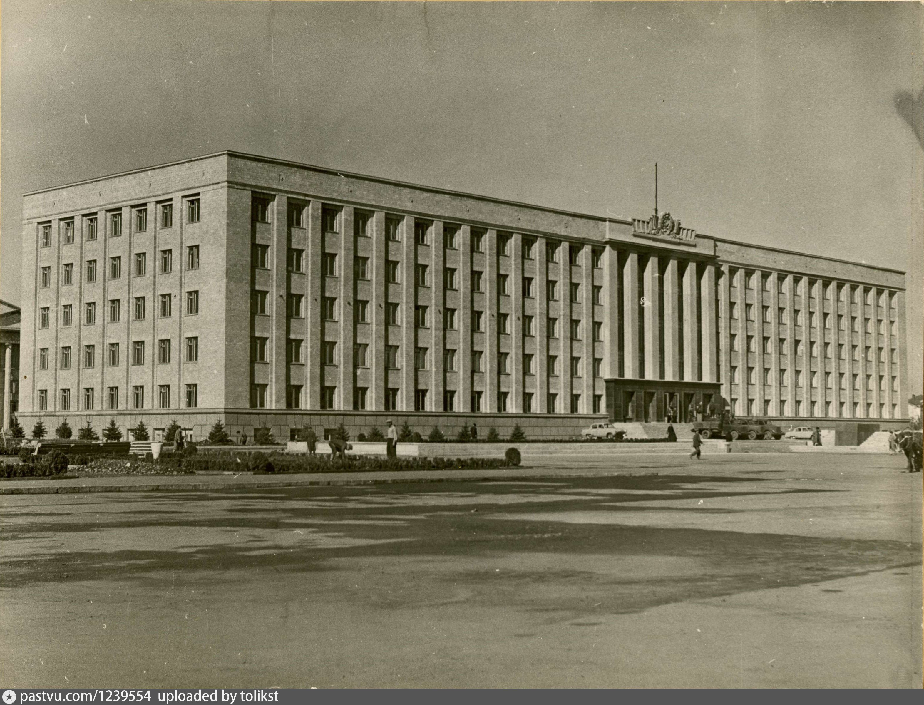 Ставропольская советская. Дом советов Владикавказ. 1970 Нальчик дом советов. Дом советов Новосибирск. Орск дом советов.