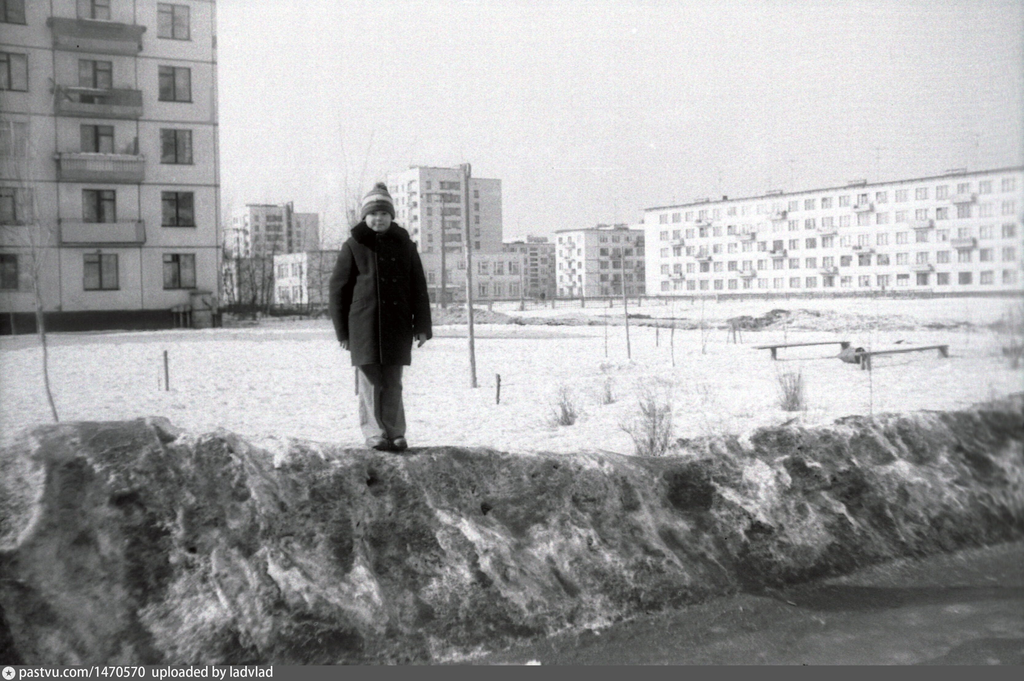 Кома спб. СПБ Искровский 1990. Искровский 35/38. Дворы России. Искровского проспект старые фото.