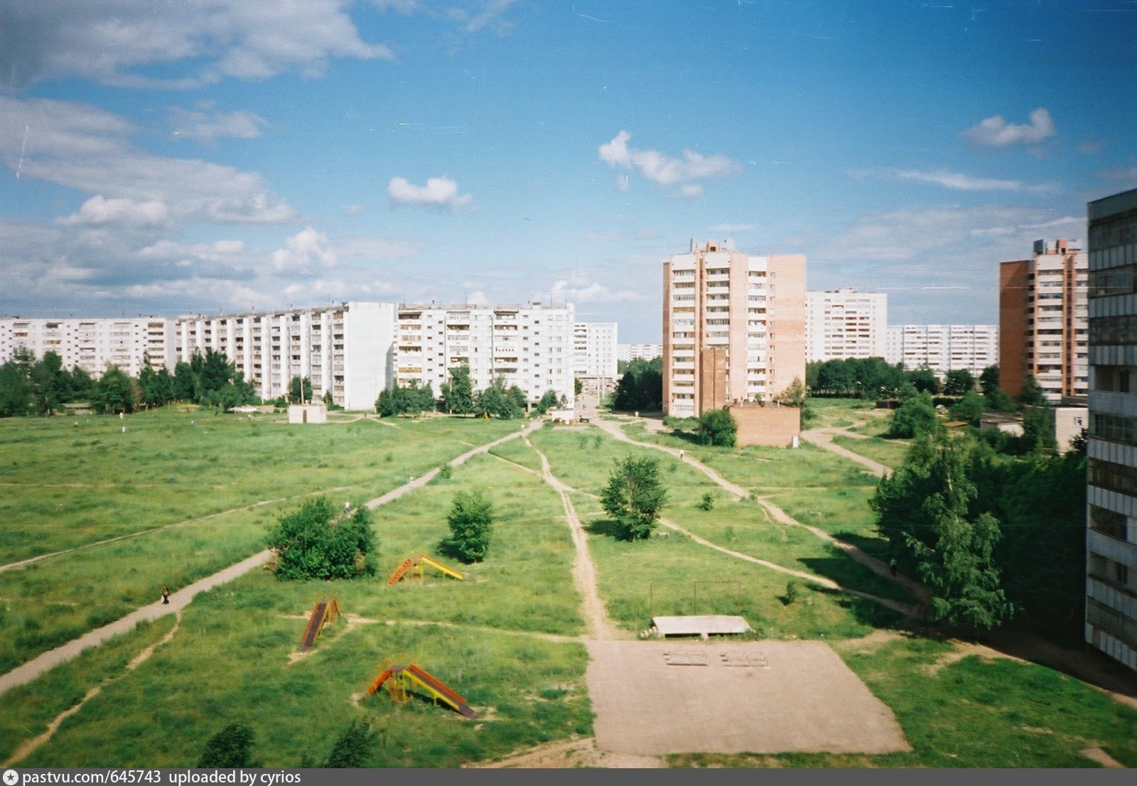 Микрорайон 11 б. 11 Микрорайон. Микрорайон зеленый в 1995 году. Казань 1997 год фото. Коньково 2 микрорайон фото.