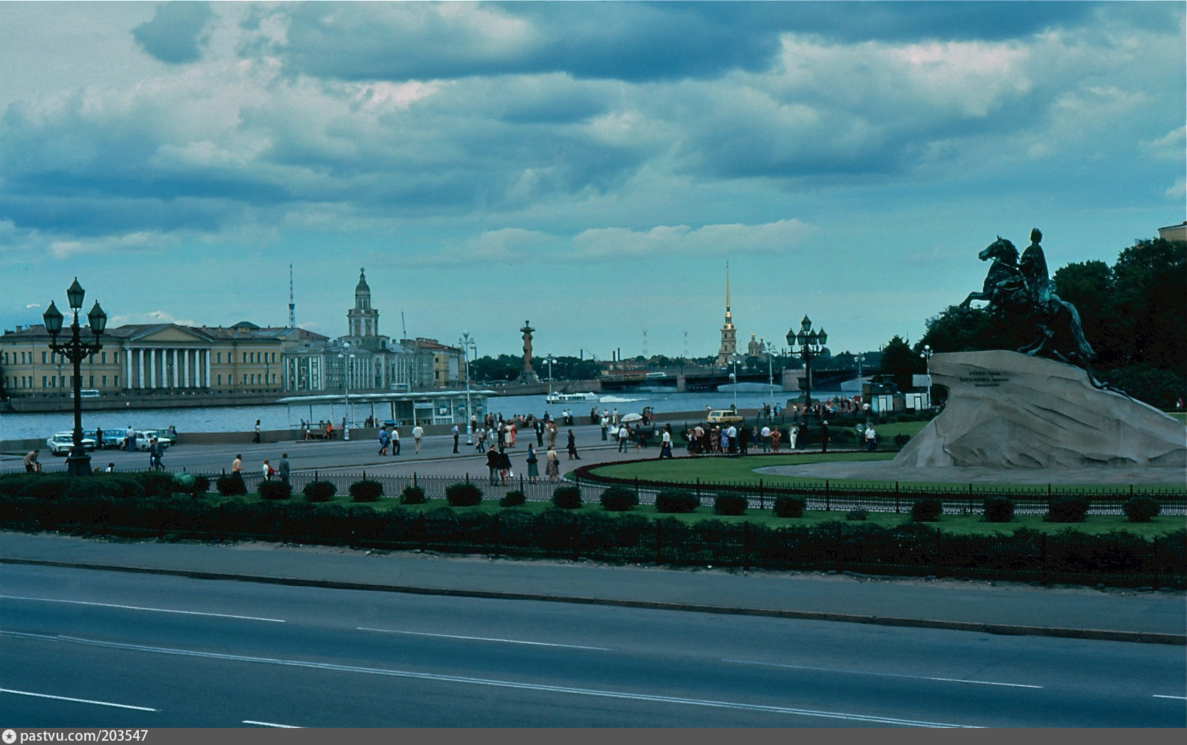 Площадь города ленинград. Ленинград 1981 год. Город герой Ленинград. Ленинград 1981 год фото. Площадь Декабристов в Санкт-Петербурге.