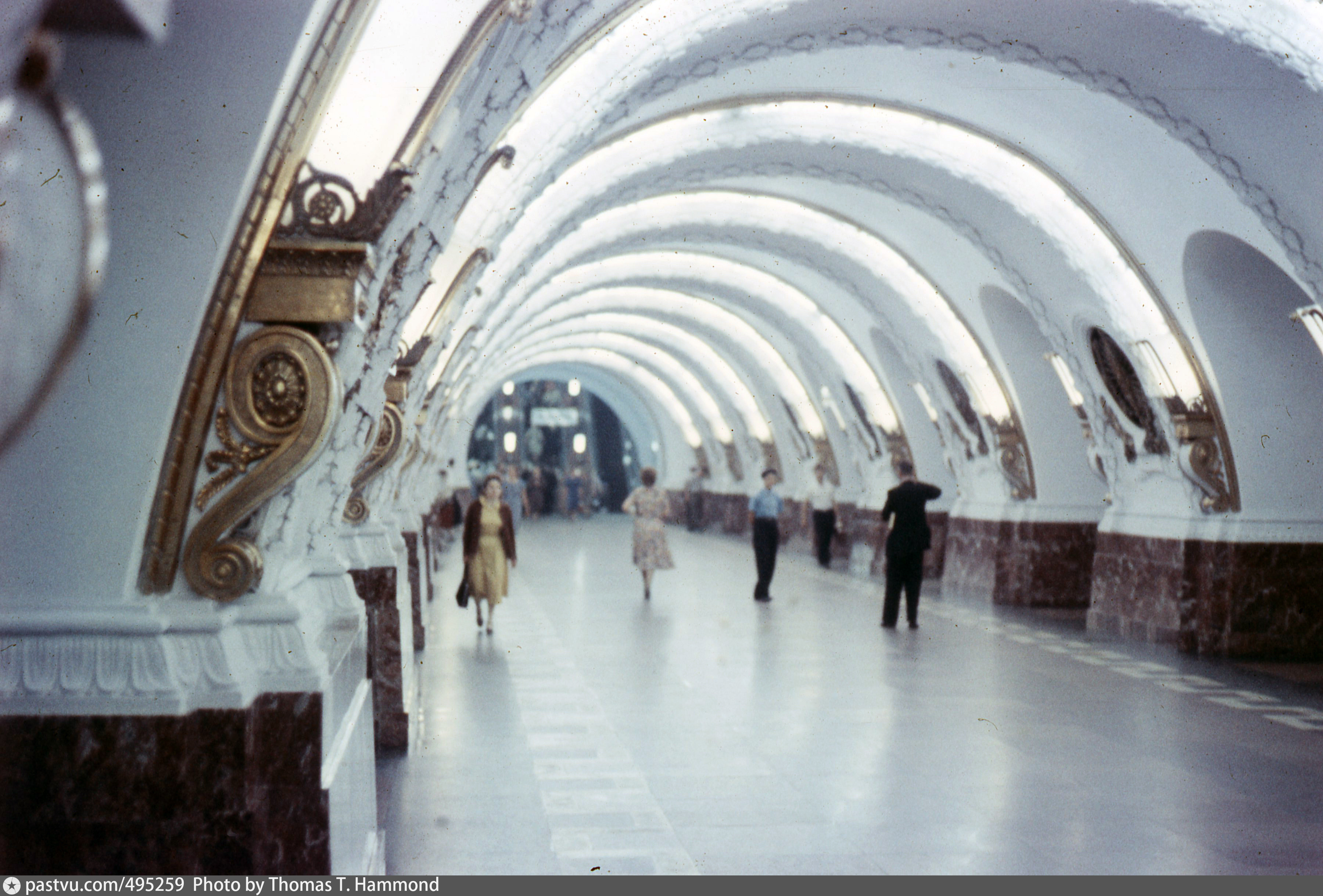 Метро восстания. Площадь Восстания метро. Станция метро площадь Восстания. Площадь Восстания метро внутри. Станция метро площадь Восстания внутри.