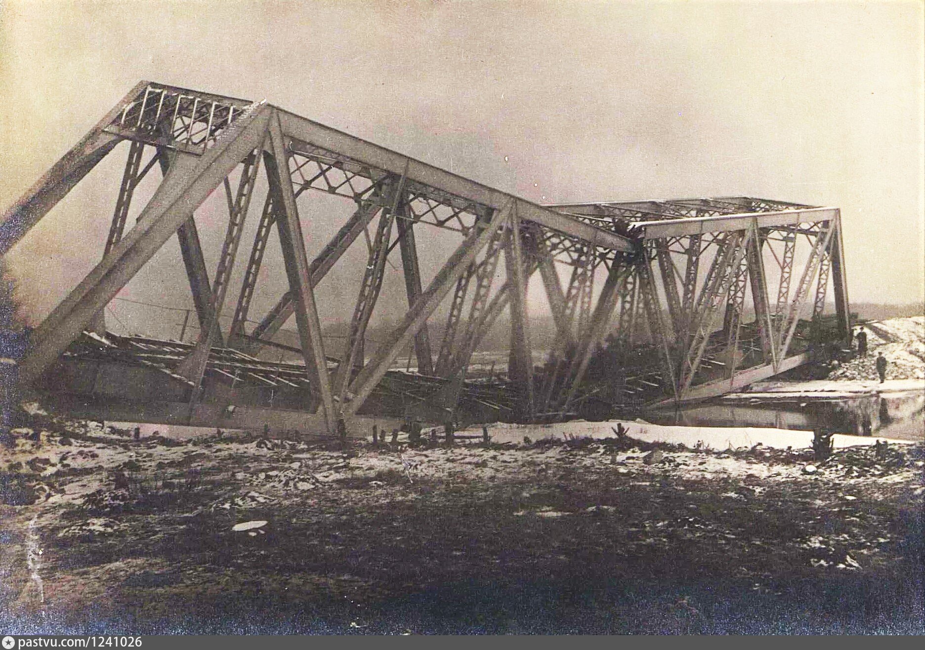 Разбиваю мосты. Железнодорожный мост Ингури. Железнодорожный мост через реку Ингури. ЖД мост Бежецк. Железнодорожный мост Снигиревка.