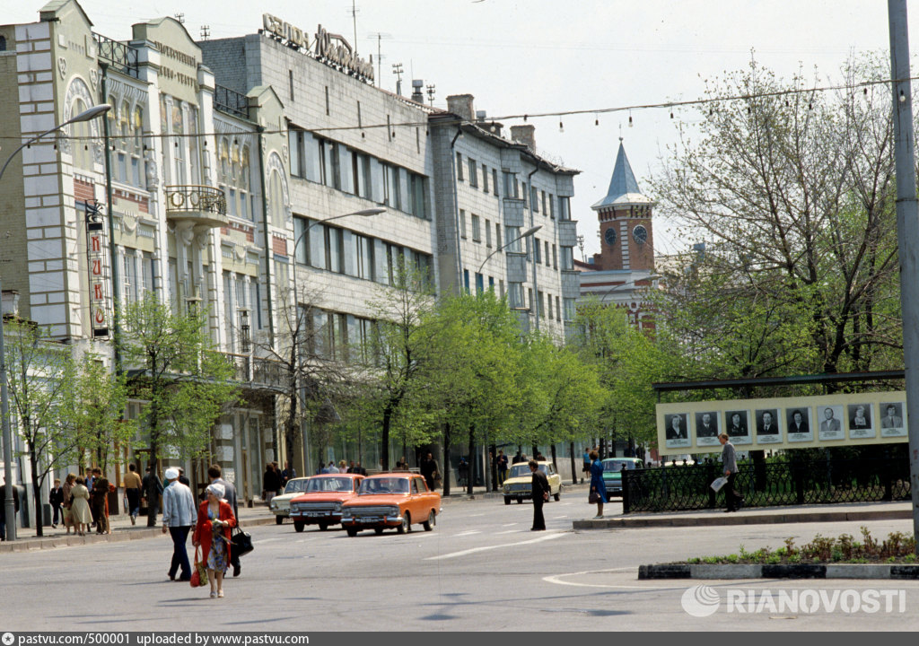 Новые улицы города ульяновска. Ульяновск 80е. Ульяновск новый город 80-е. Ульяновск в 80 годы. Гончарова улица Ульяновск 60-х годов.