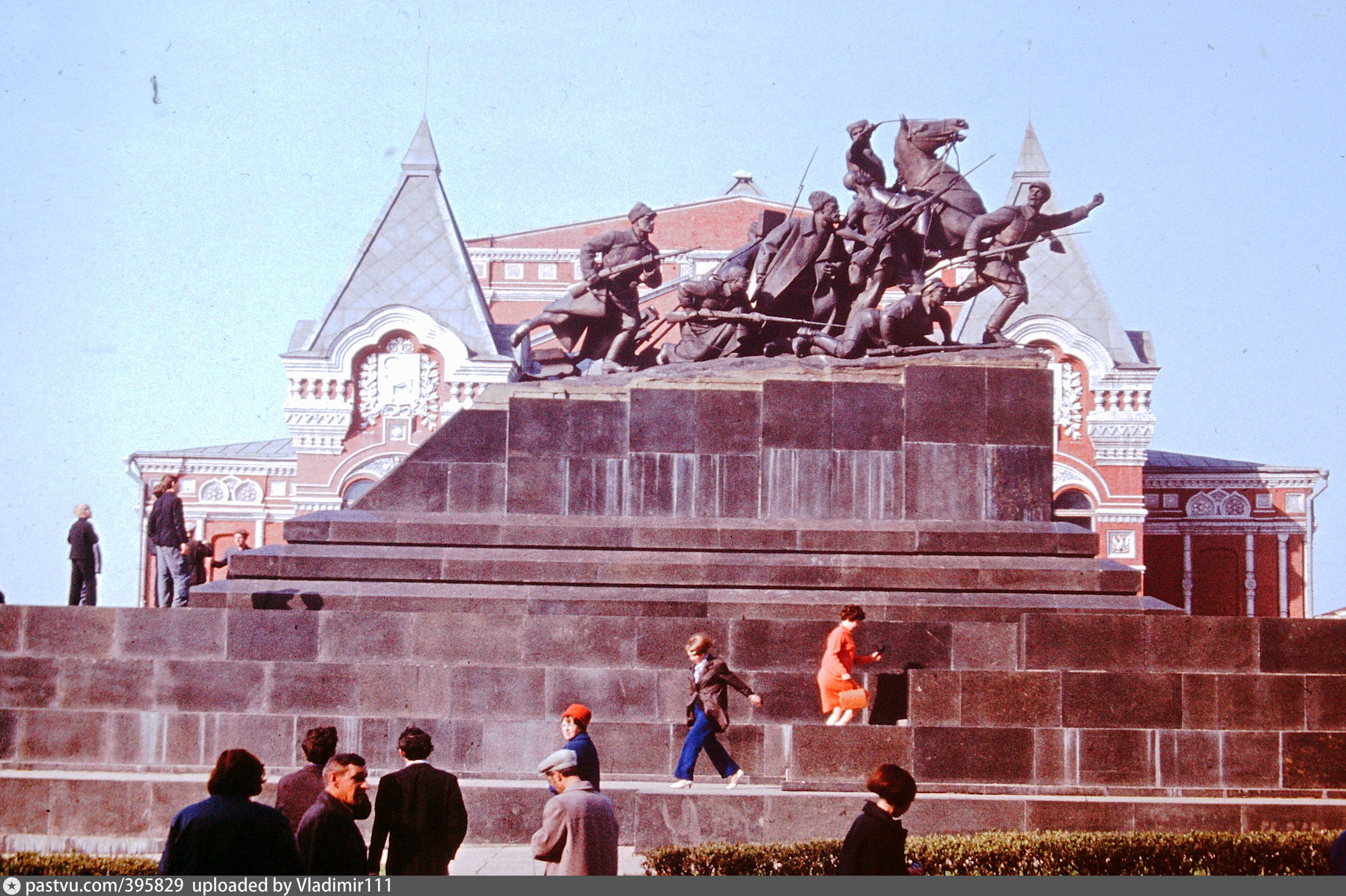 памятник чапаеву в санкт петербурге