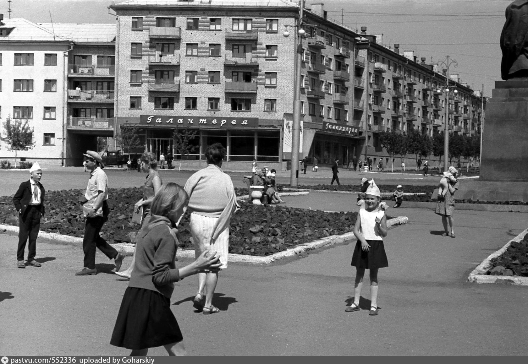 фото комсомольская площадь орск