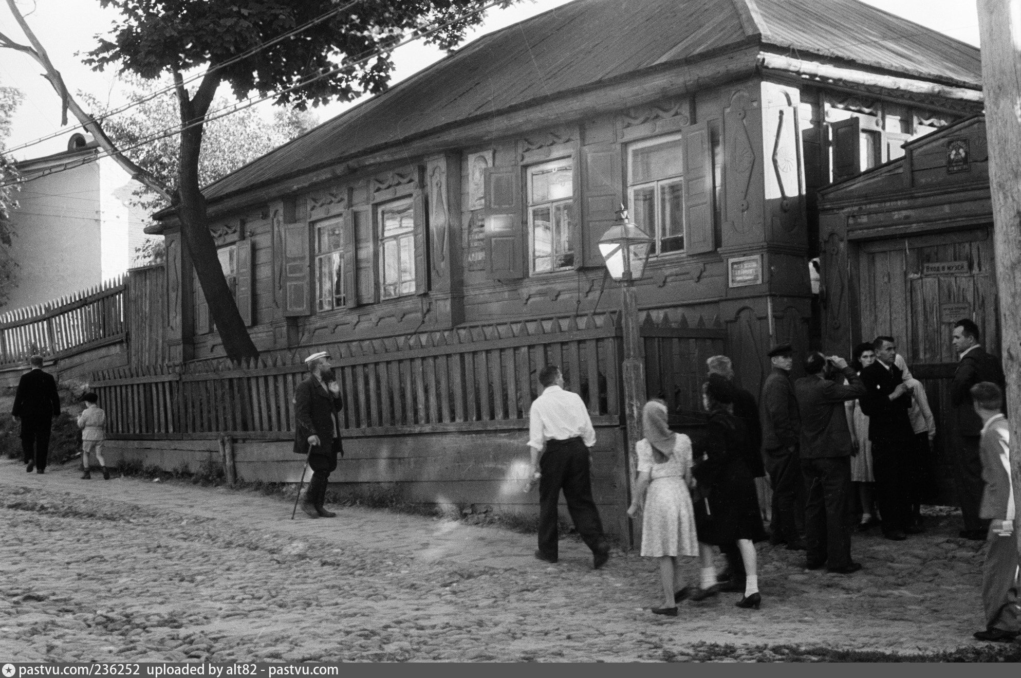 Город горький индекс. Семён Фридлянд город Горький 1950. Нижний Новгород 1950е. Нижний Новгород 1950. Город Горький 80е домик Каширина.