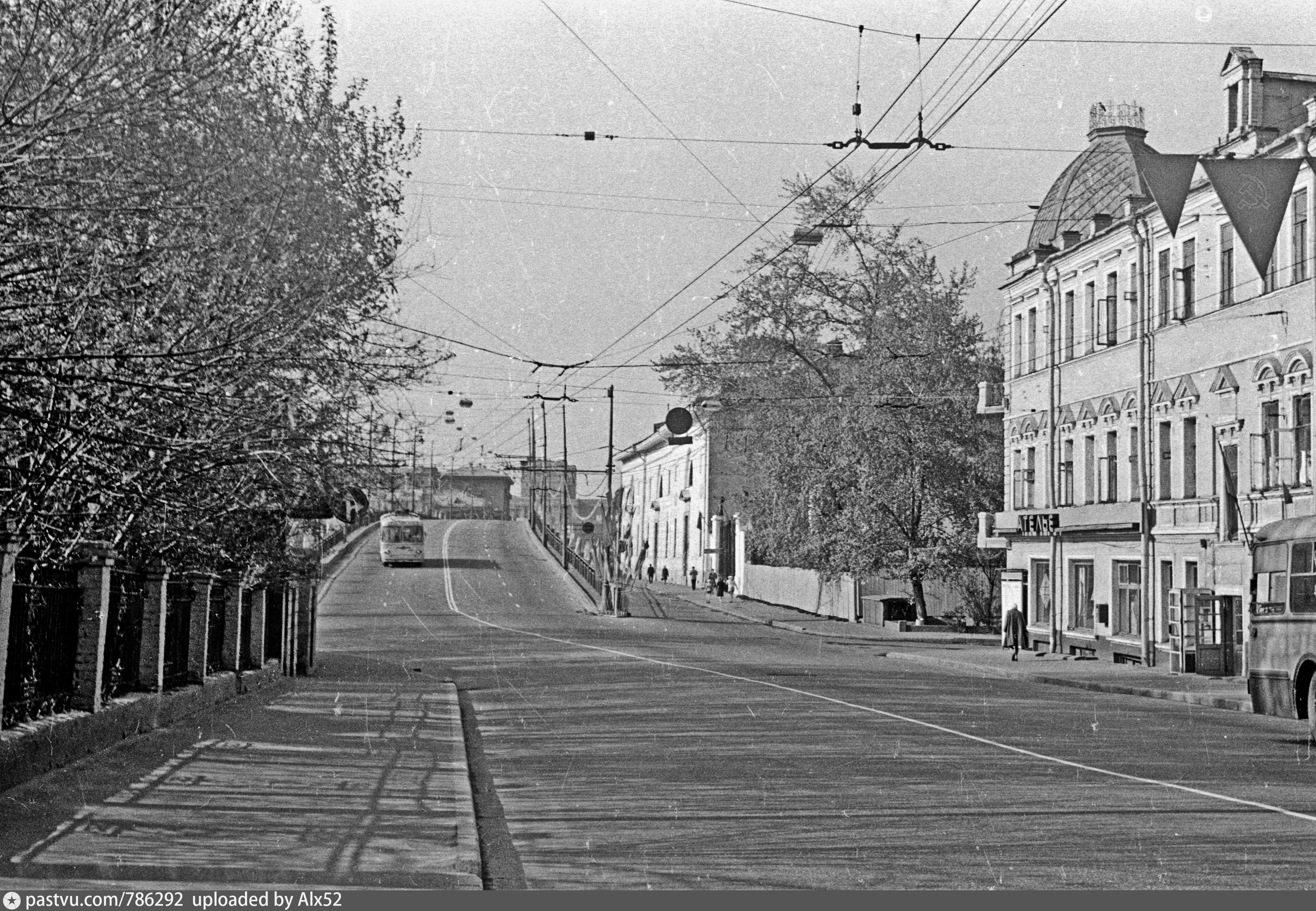 Улица соединяющая. Ул Метростроевская Москва. Метростроевская улица СССР Москва. Улица Метростроевская 1979 год. Старая Москва 60-е Остоженка.