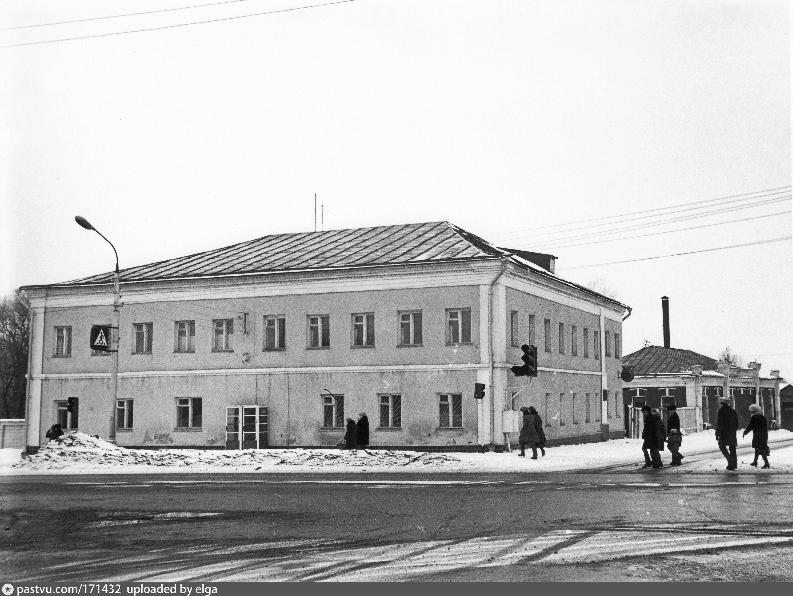 Фото старого чехова. Военкомат Чехов. Здание военкомат СССР 1950. Старый город Чехов. Старая Лопасня.