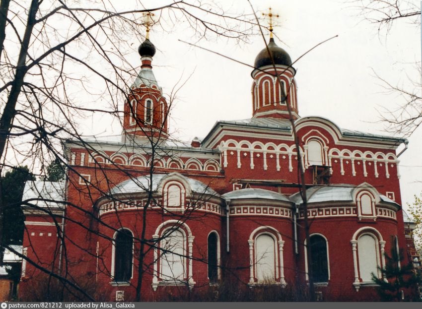 Сходня московская область. Церковь Троицы Живоначальной, Химки. Церковь Троицы Живоначальной на Сходне. Троицкая Церковь Сходня. Церковь Святой Троицы в Сходне Химки.