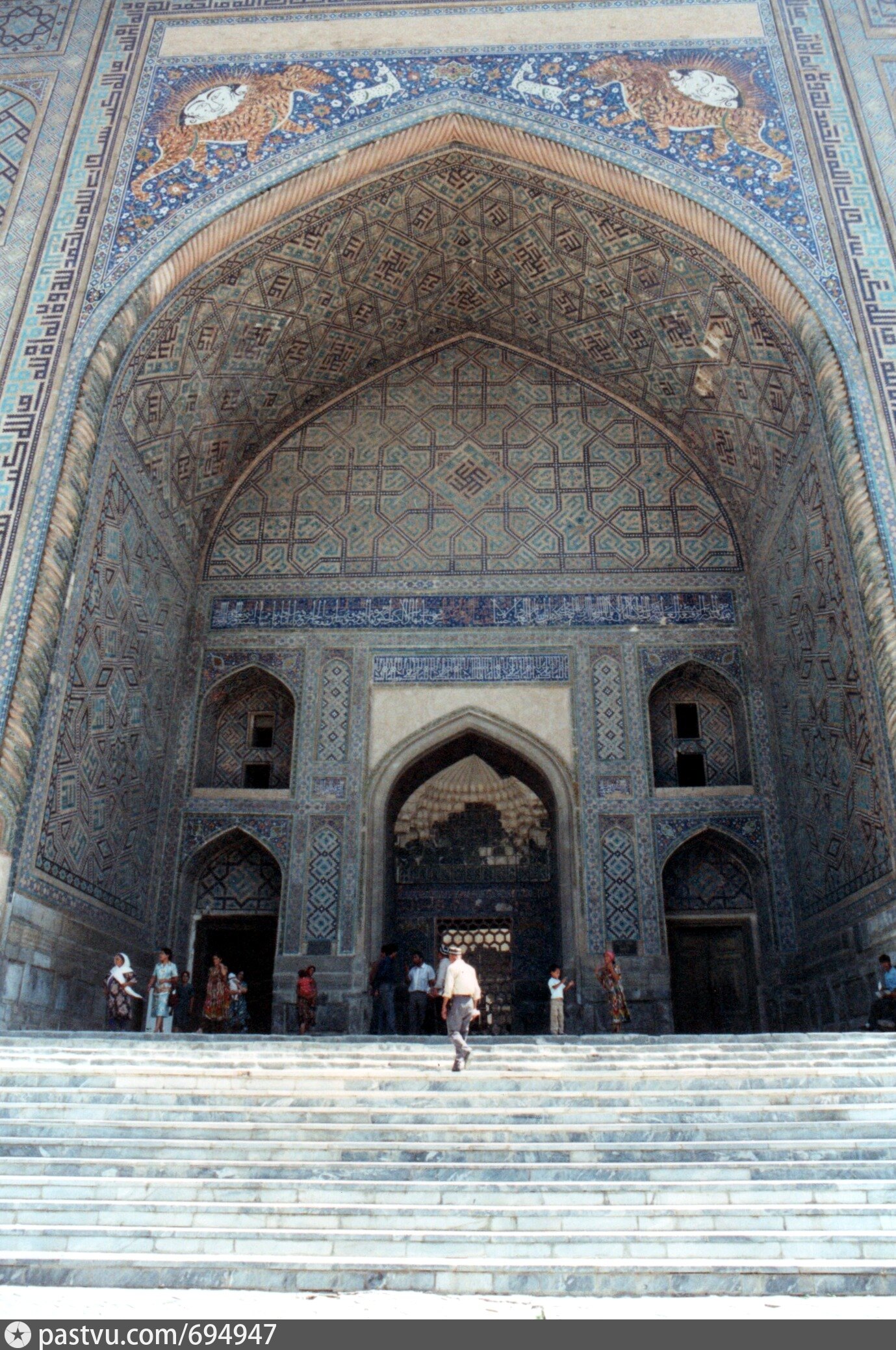 Айван. Samarqand Sher dor naqishlari.