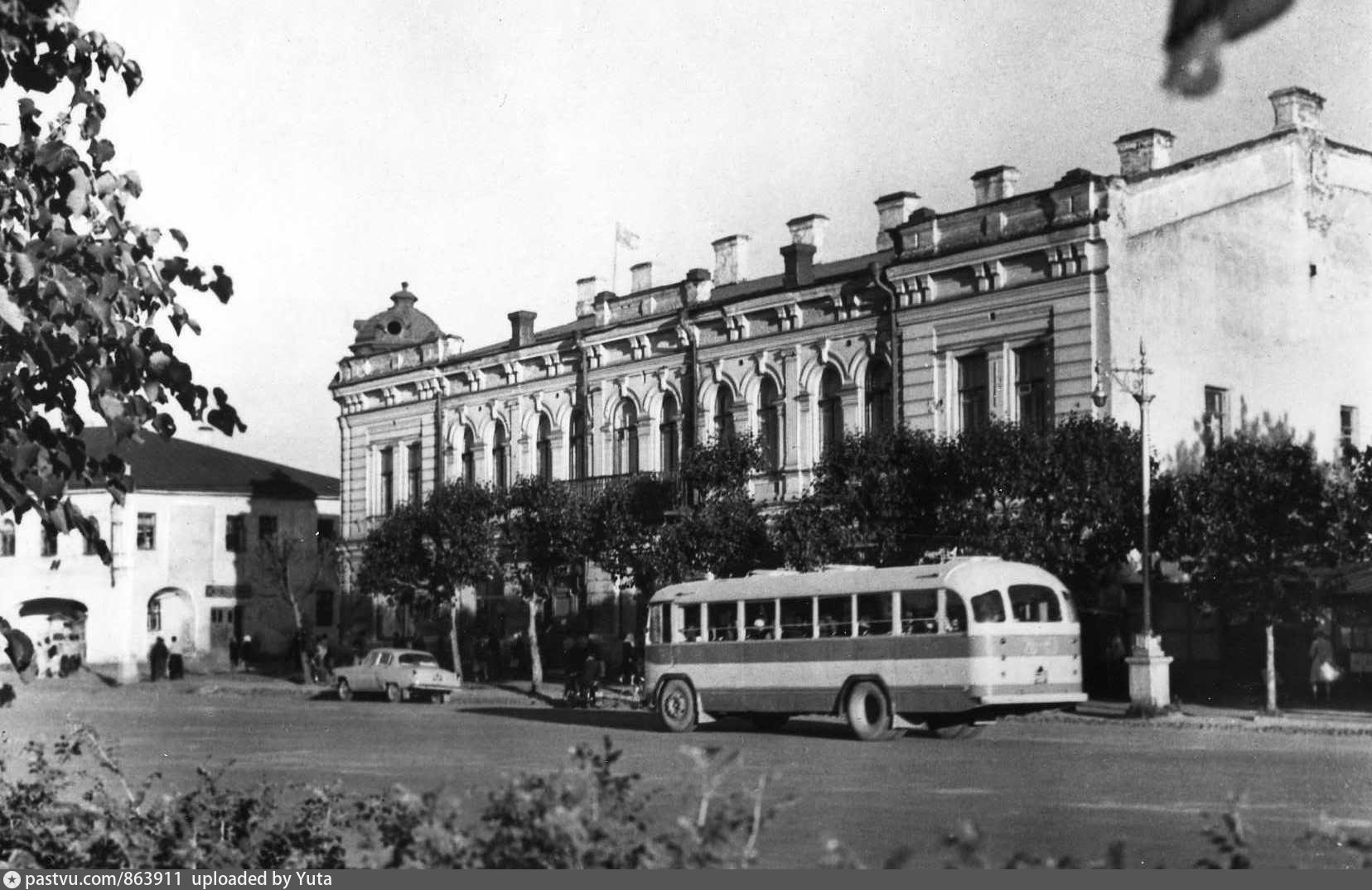 Площадь Коммуны (бывшая Успенская площадь). Дом Евреиновых - Retro photos