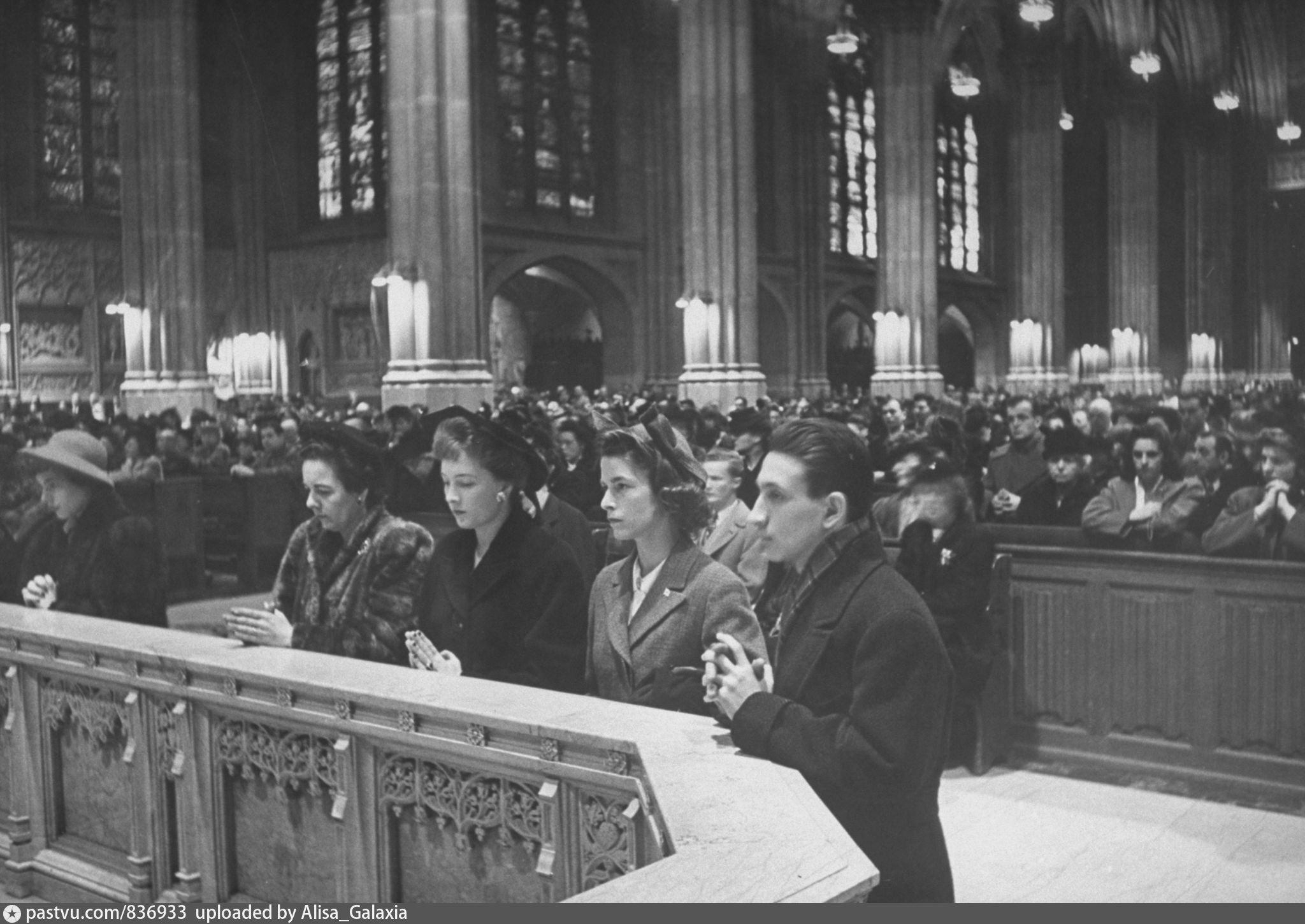 Worshippers At Sunday Mass At St Patrick s Cathedral