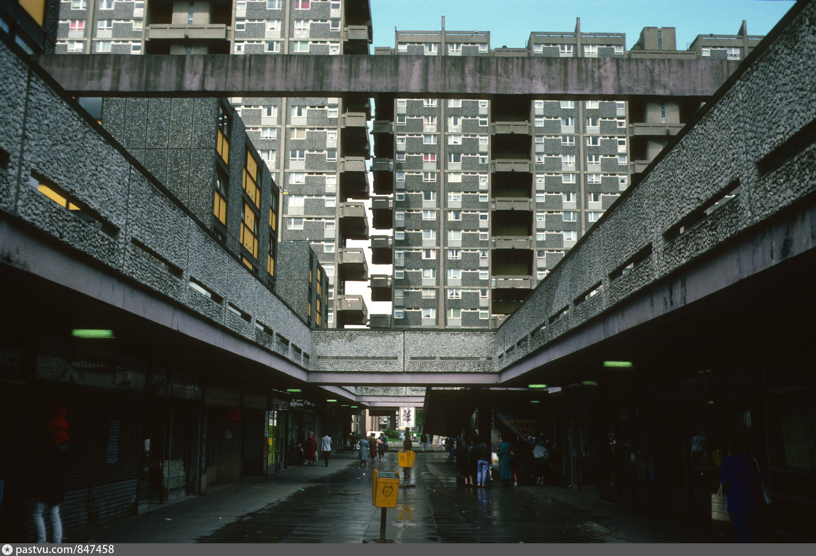 Lose tower. Elizabeth Square. District Gorbals.