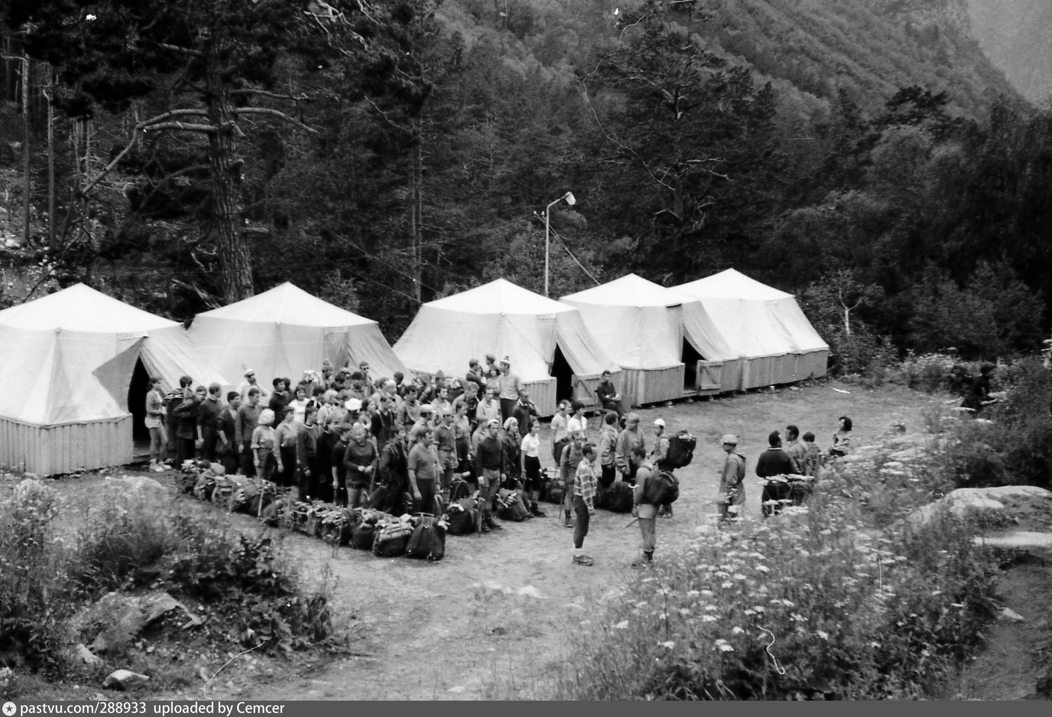 Северный кавказ ссср. Альплагерь Шхельда палаточный лагерь. Уллу-Тау альплагерь палаточный лагерь. Джантуган лагерь МВТУ. Альплагерь Домбай 1979.