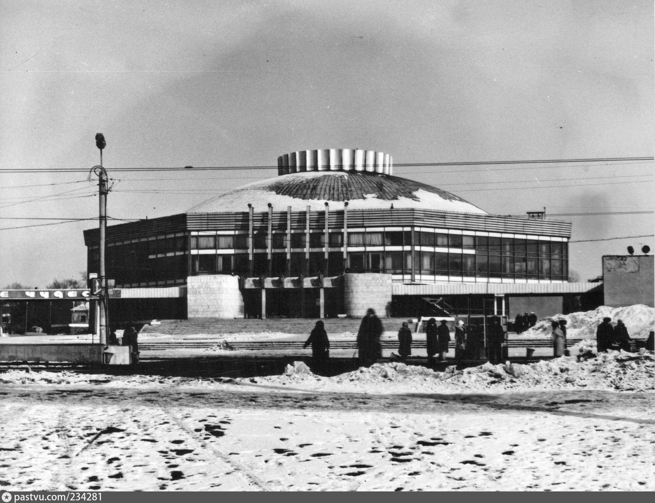 Цирк омск. Старое здание Омского цирка. Цирк 1970 Омск. Омский цирк pastvu.