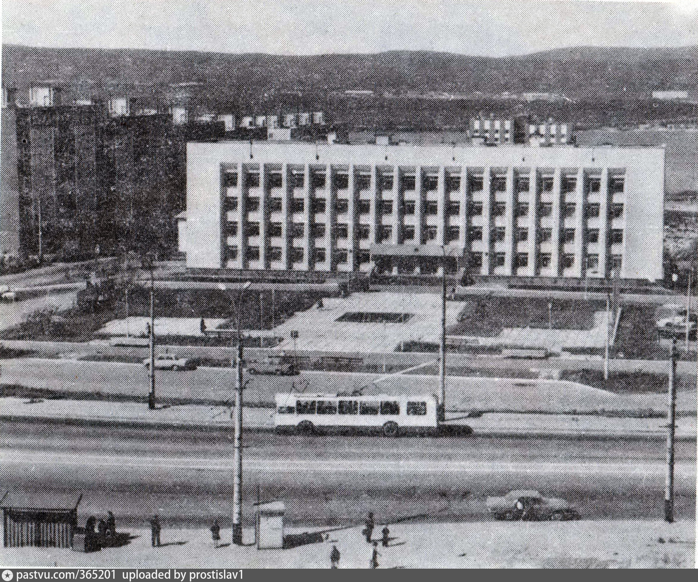 Первомайский участок 5 мурманска. Мурманск Первомайский район. Мурманск 1985. Мурманск 1985 год. Здание райкома КПСС.