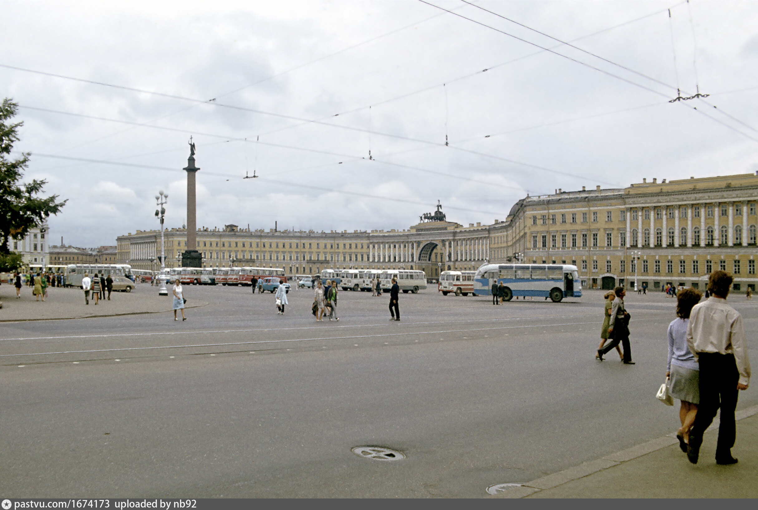 Санкт петербург 70. Ленинград Дворцовая площадь 1960. Город Ленинград Дворцовая площадь. Ленинград Дворцовая площадь СССР. Ленинград 1972 год.