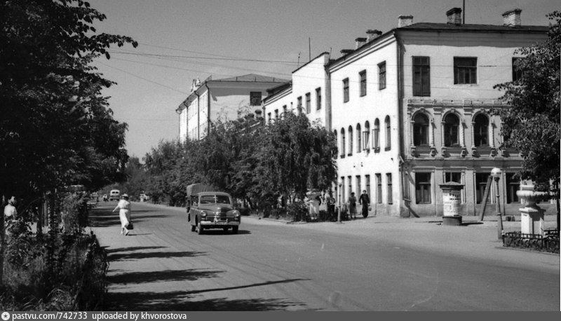 Фото ул челюскинцев. Челюскинцев Кирова старый город. Тбилиси улица Челюскинцев. Перекресток Челюскинцев Тюмень. Саратов 1940 е годы ул Челюскинцев.