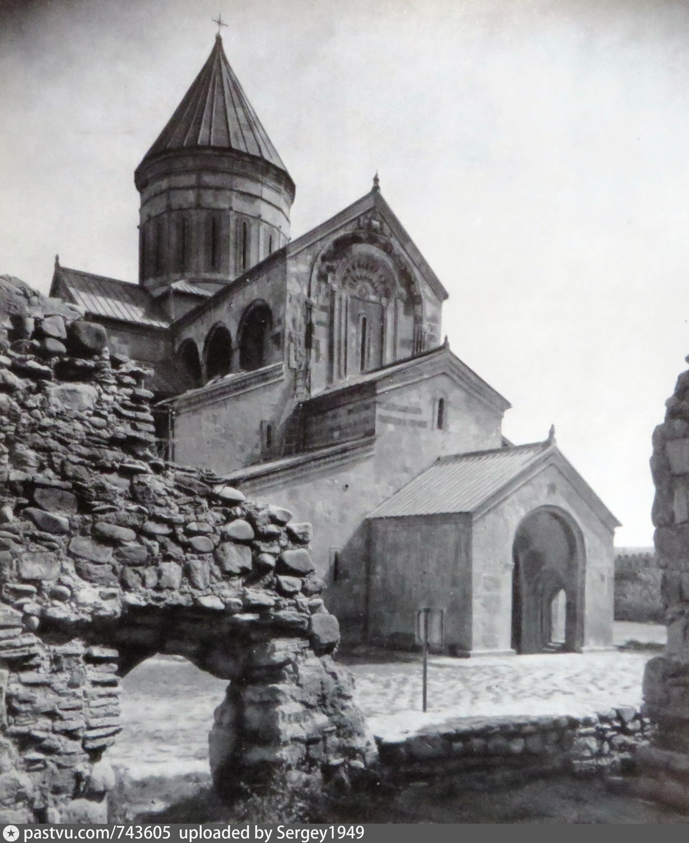 Svetitskhoveli Cathedral виноград