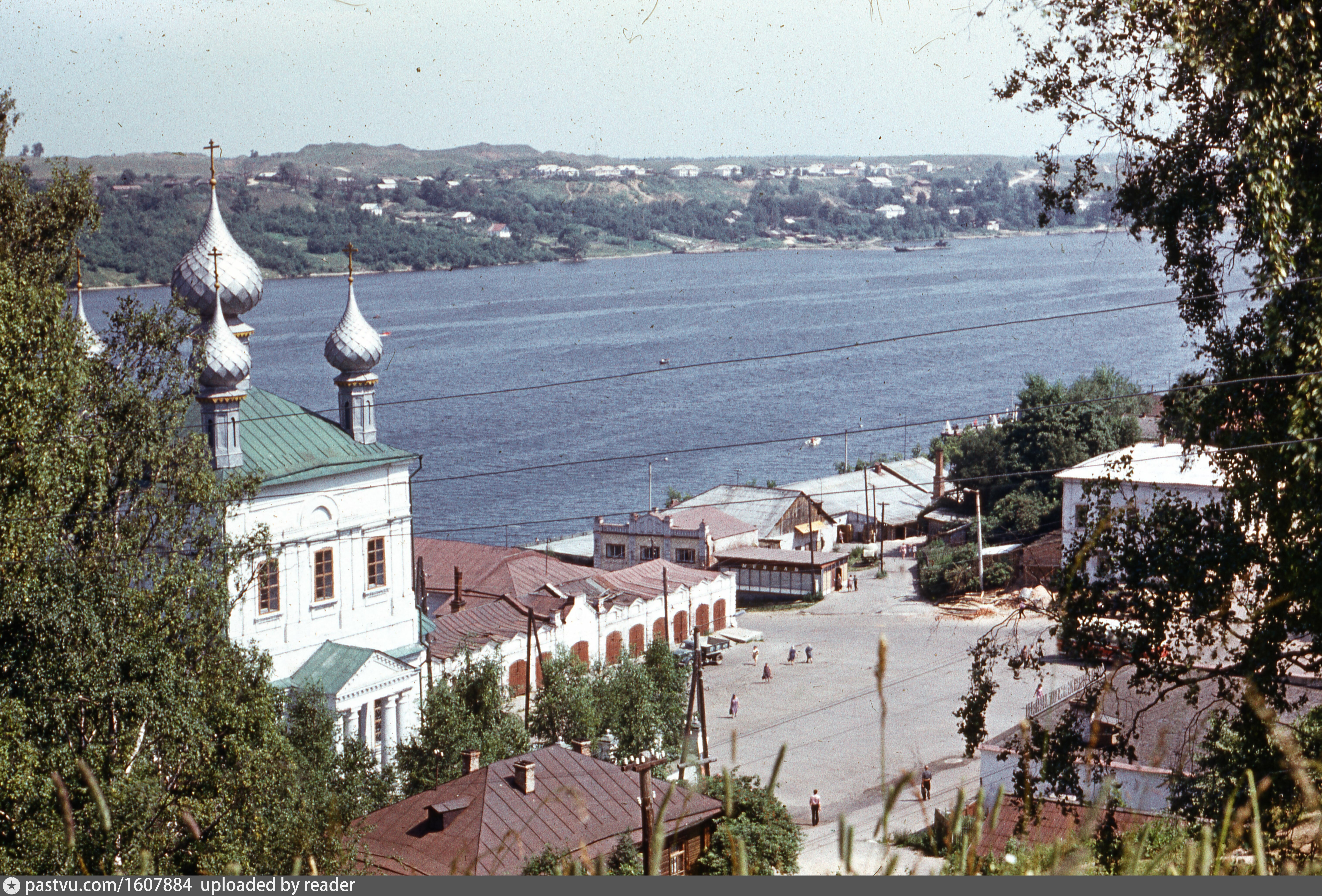 Троицкая и Введенская церкви в Плесе