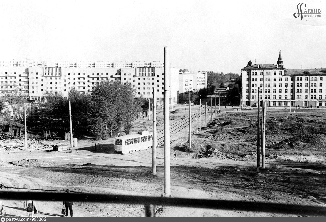 Архив г. Перекресток Ленина и Борчанинова Пермь. Ленина Борчанинова перекресток. Город Пермь 70е годы. Пермь 60-е годы.