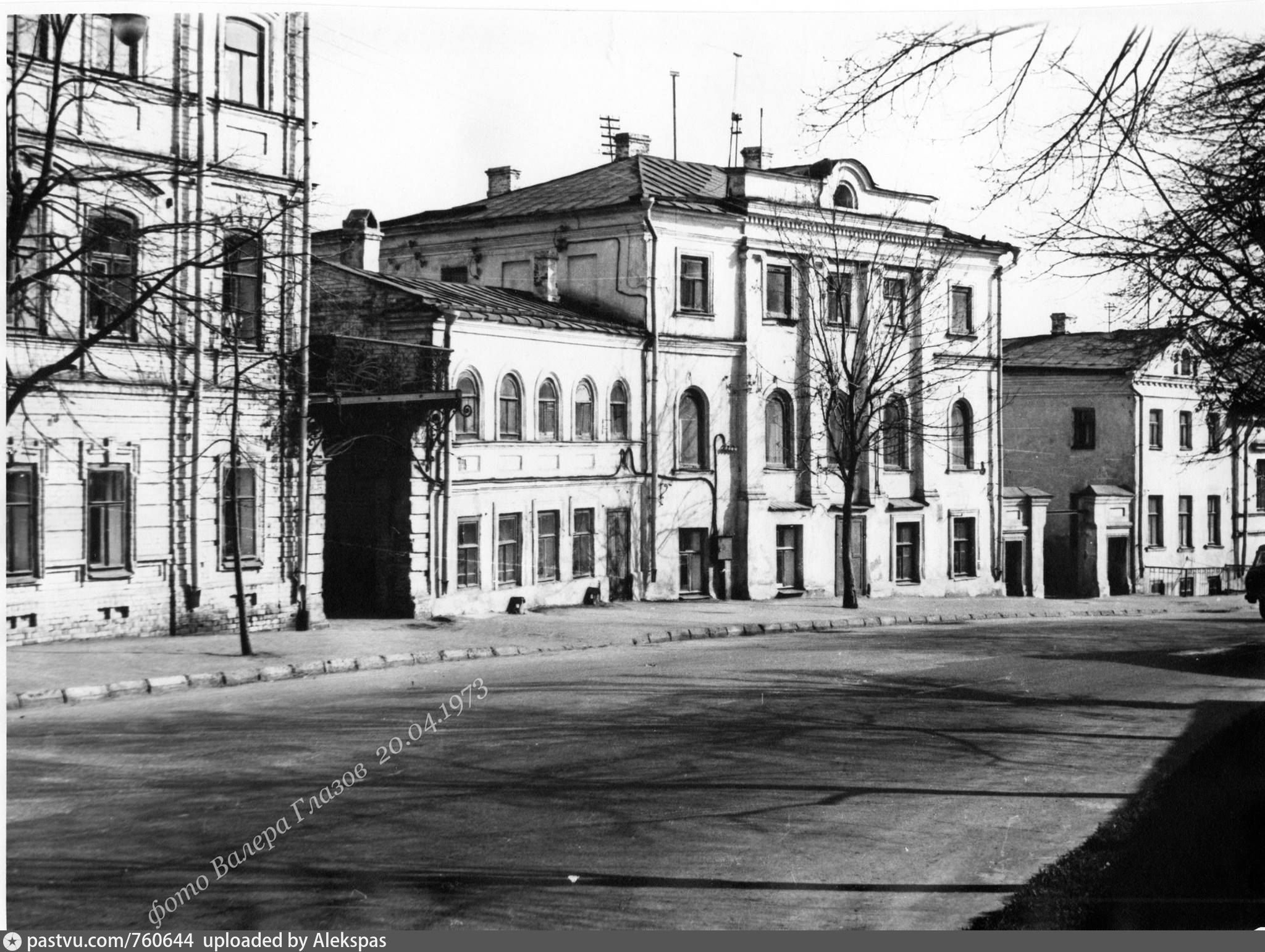 Улица университетская. Улица Университетская Казань история. Казань 1980 годы ул Пушкина. Дома на Университетской Казань. Республиканская 25 историческое фото.