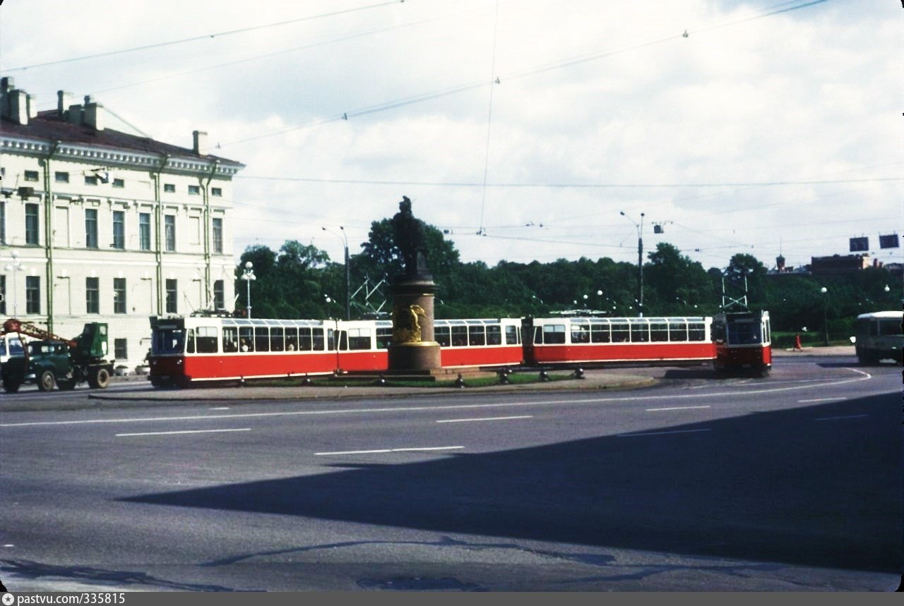 суворовская площадь в москве